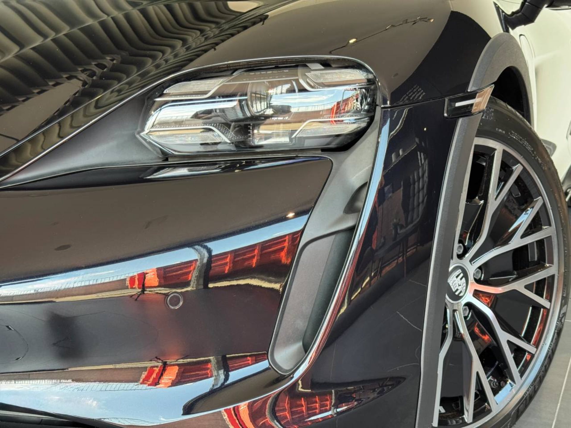PORSCHE Taycan 4 Cross Turismo-image-26