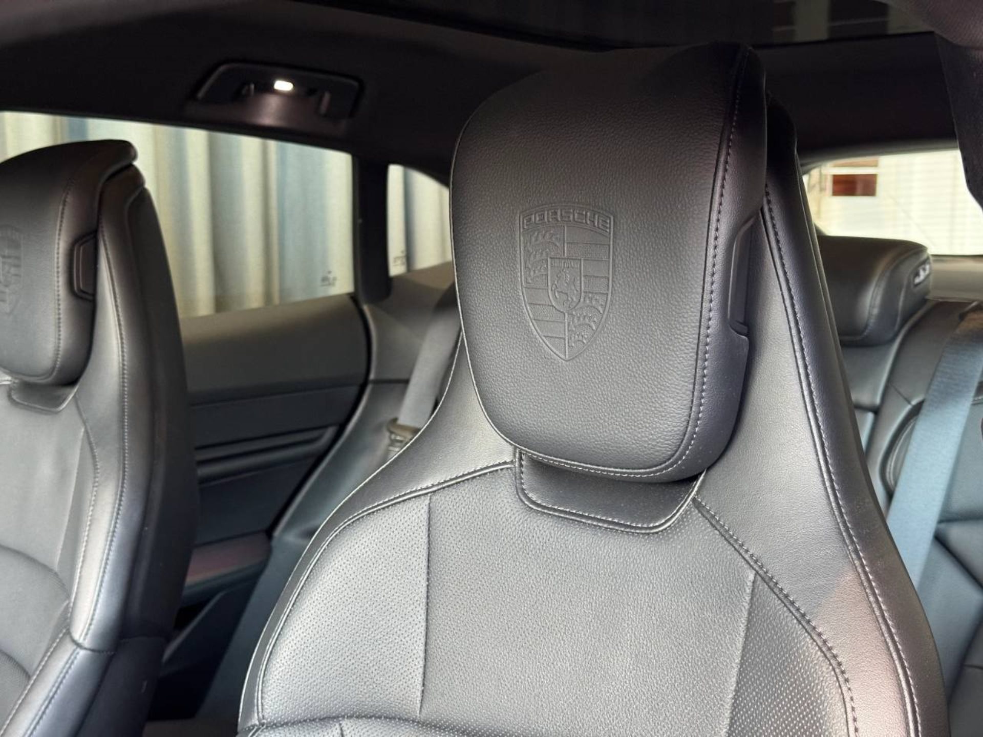 PORSCHE Taycan 4 Cross Turismo-image-33