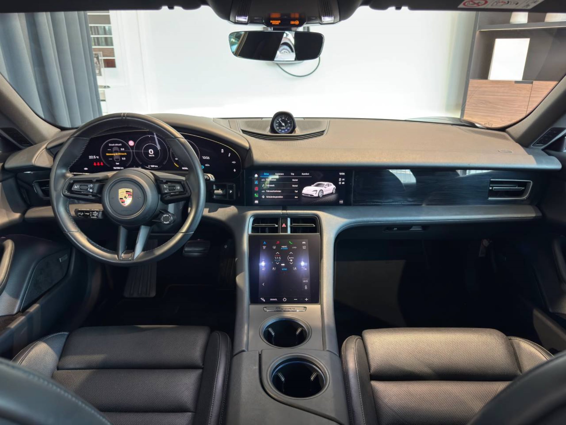PORSCHE Taycan 4 Cross Turismo-image-13