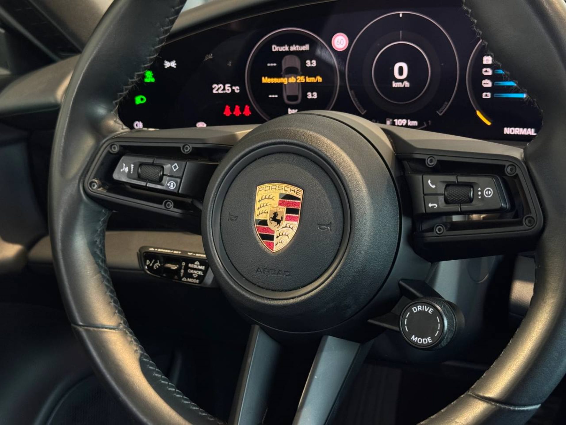 PORSCHE Taycan 4 Cross Turismo-image-31