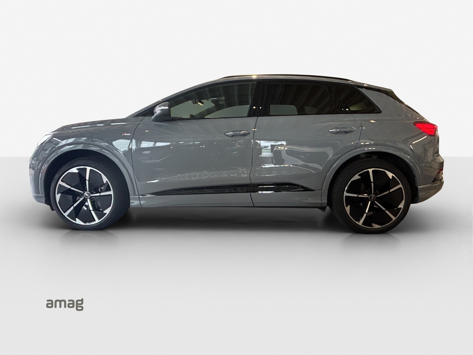 AUDI Q4 e-tron 45 Edition Swiss Ski quattro-showroom-element-1