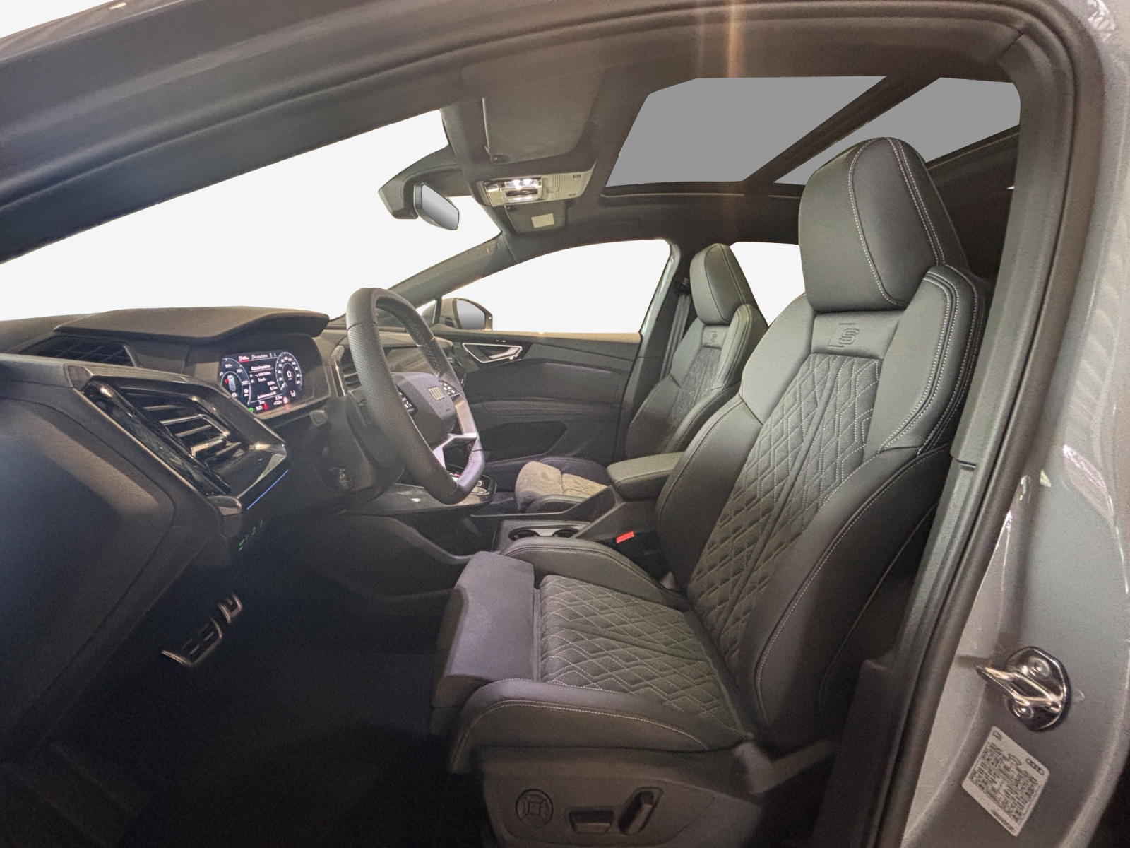 AUDI Q4 e-tron 45 Edition Swiss Ski quattro-image-7