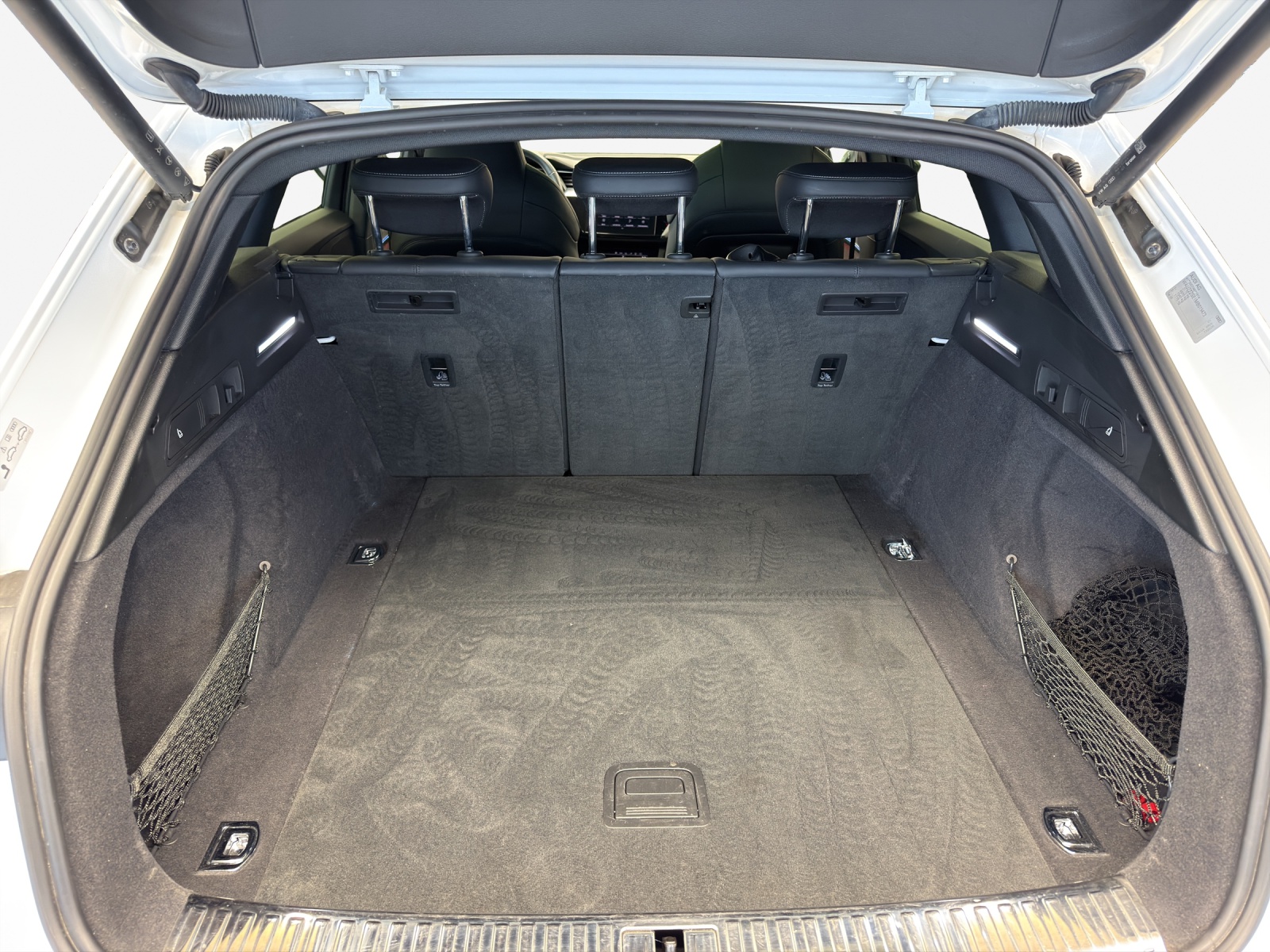 AUDI e-tron 55 S Line quattro-image-12