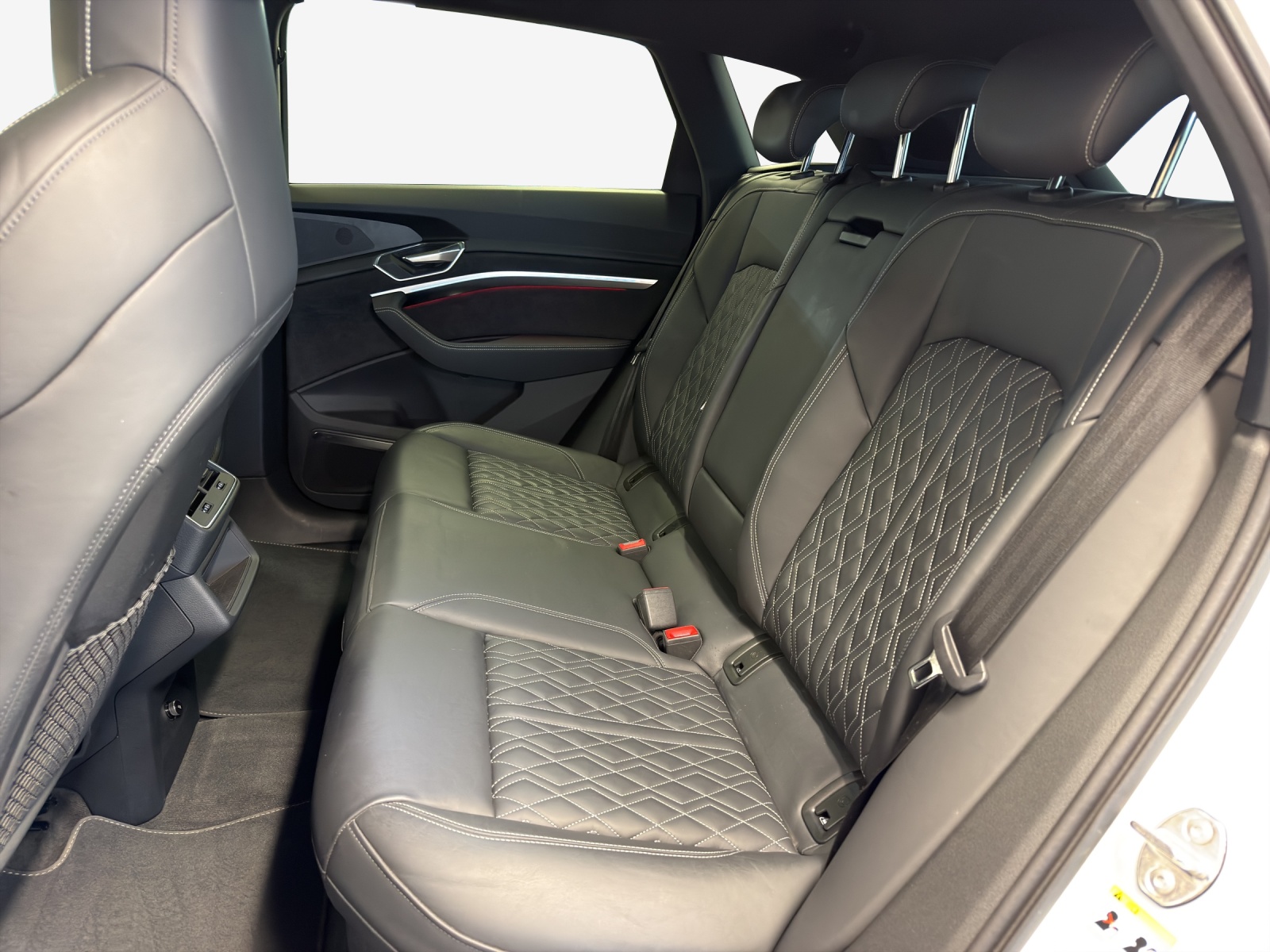 AUDI e-tron 55 S Line quattro-image-11