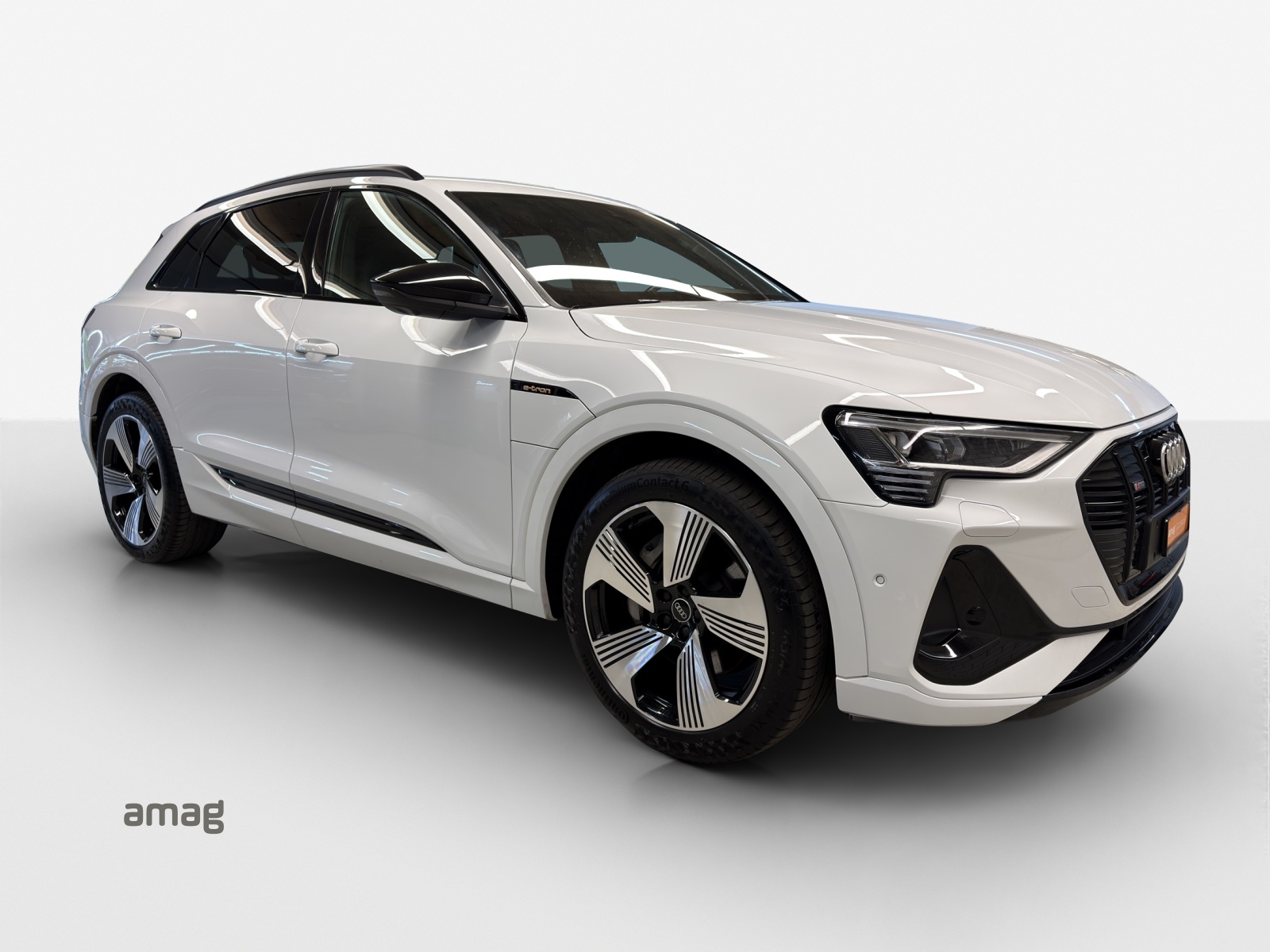 AUDI e-tron 55 S Line quattro-image-5