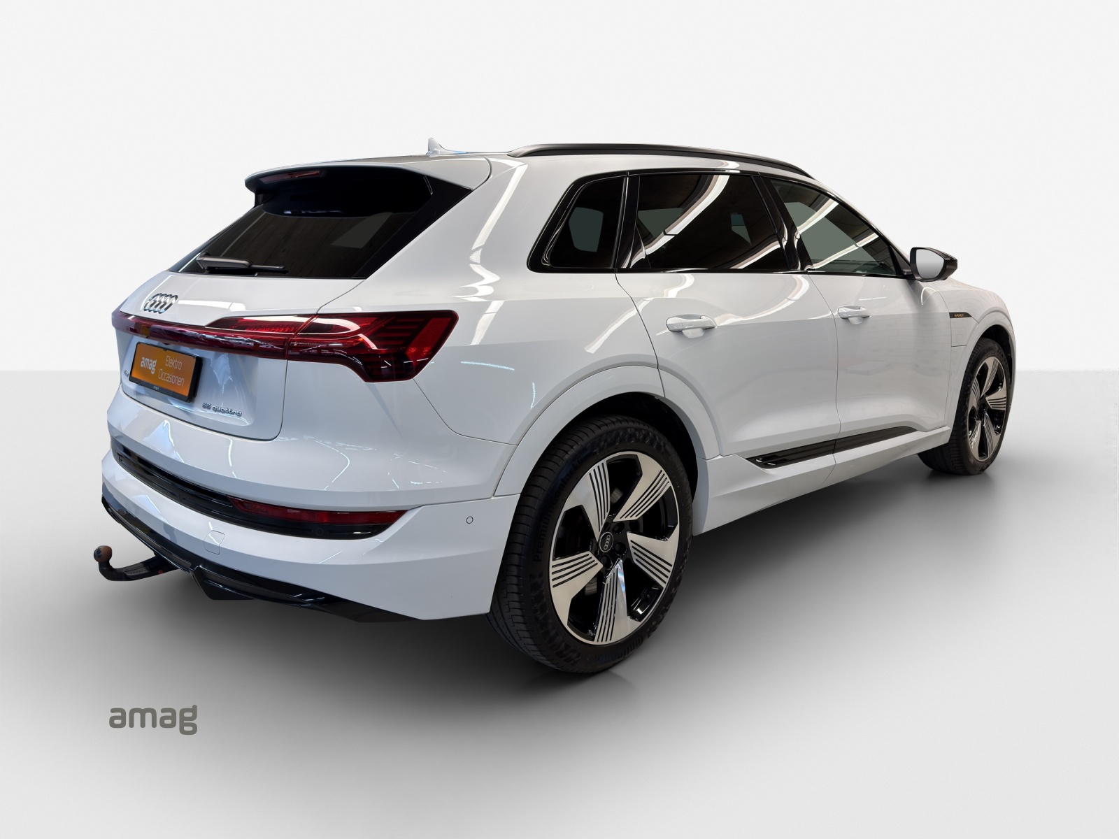 AUDI e-tron 55 S Line quattro-image-4