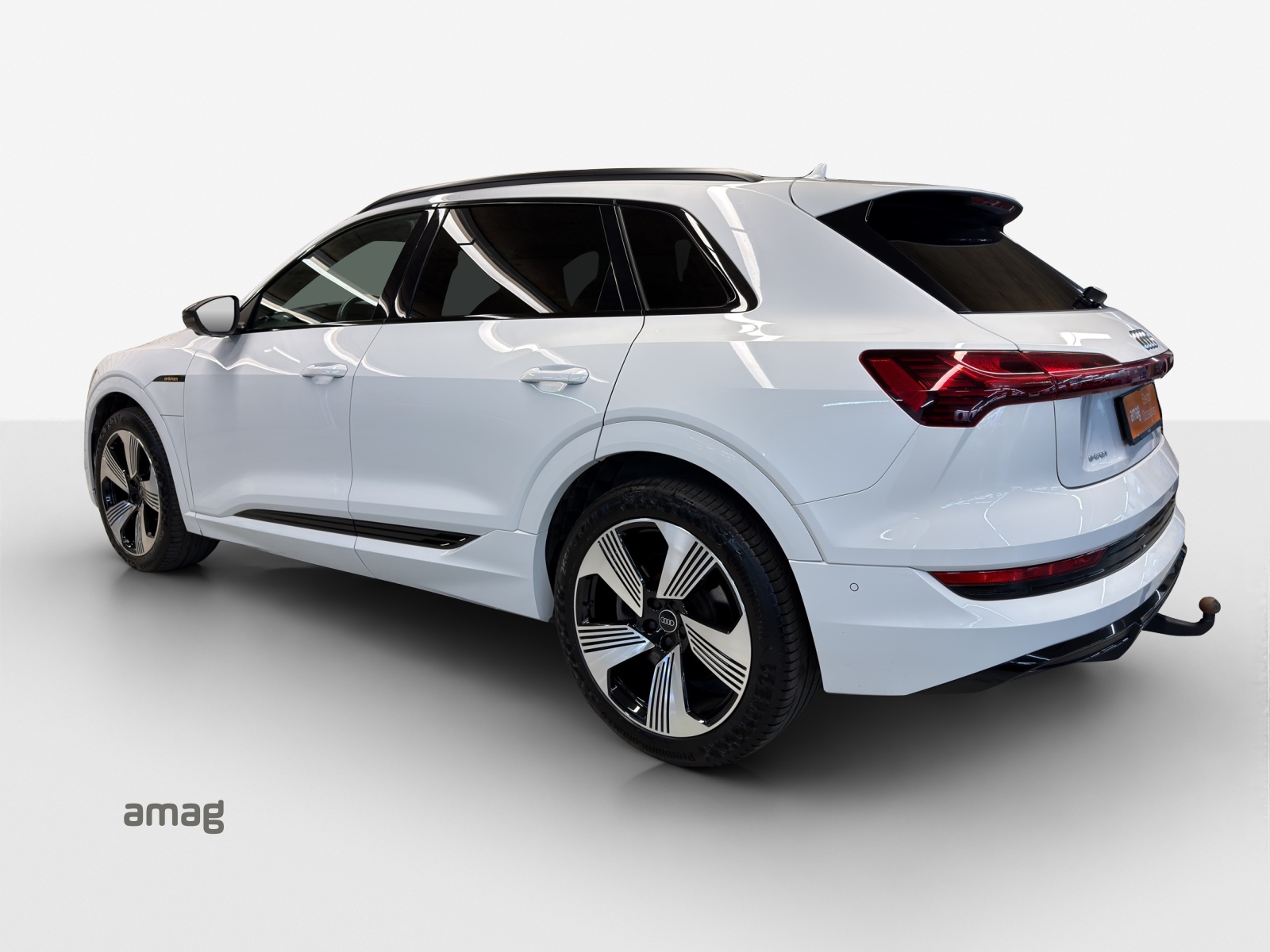 AUDI e-tron 55 S Line quattro-image-2