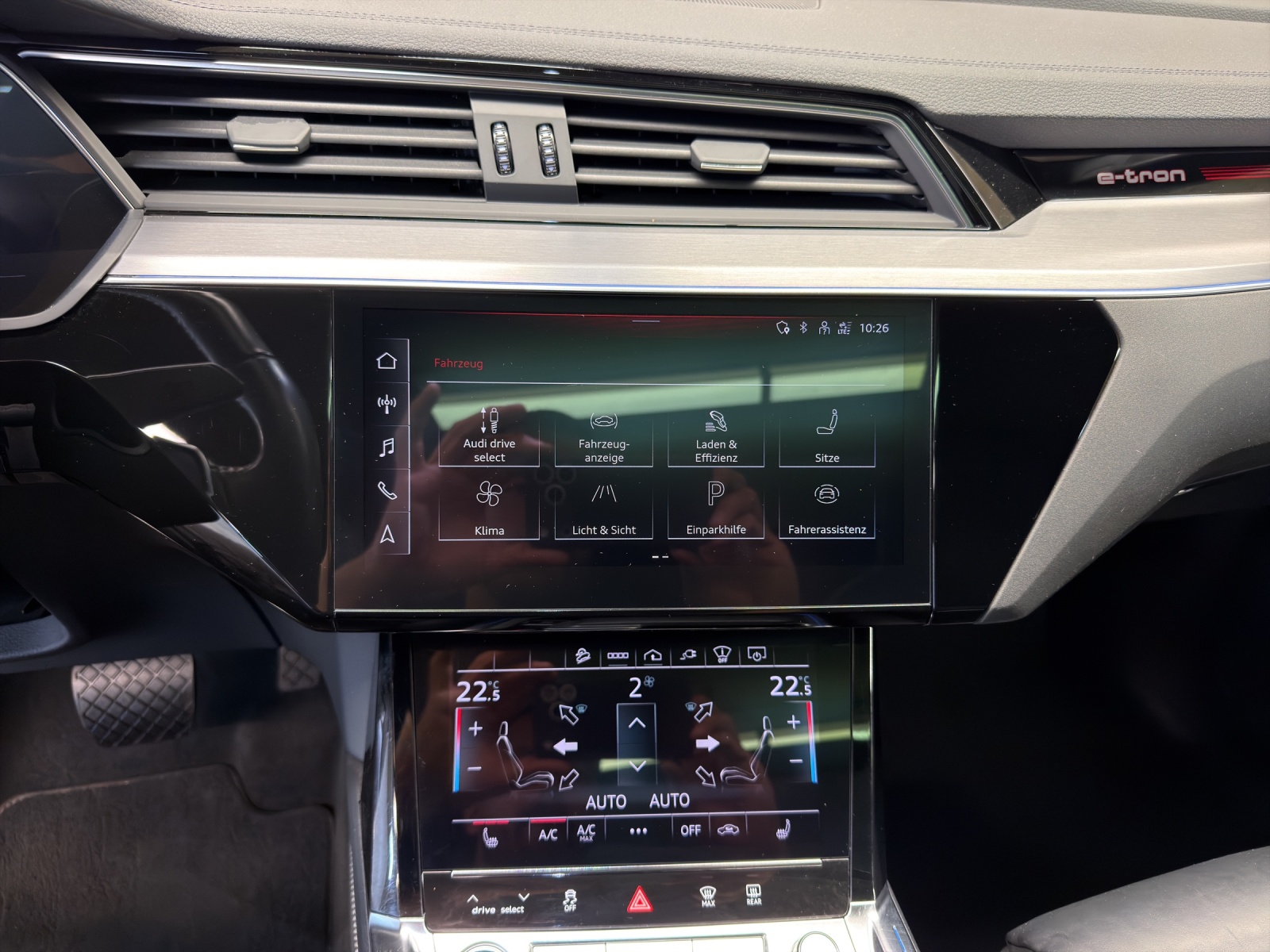 AUDI e-tron 55 S Line quattro-image-10