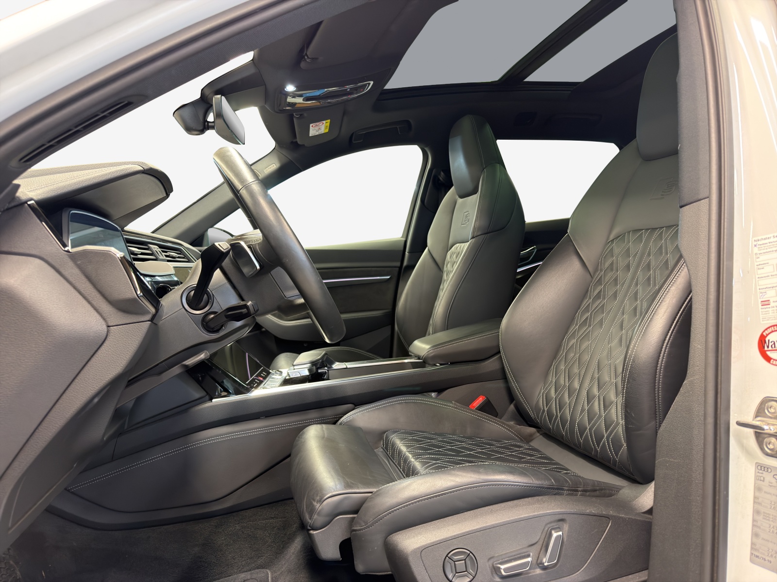 AUDI e-tron 55 S Line quattro-image-7