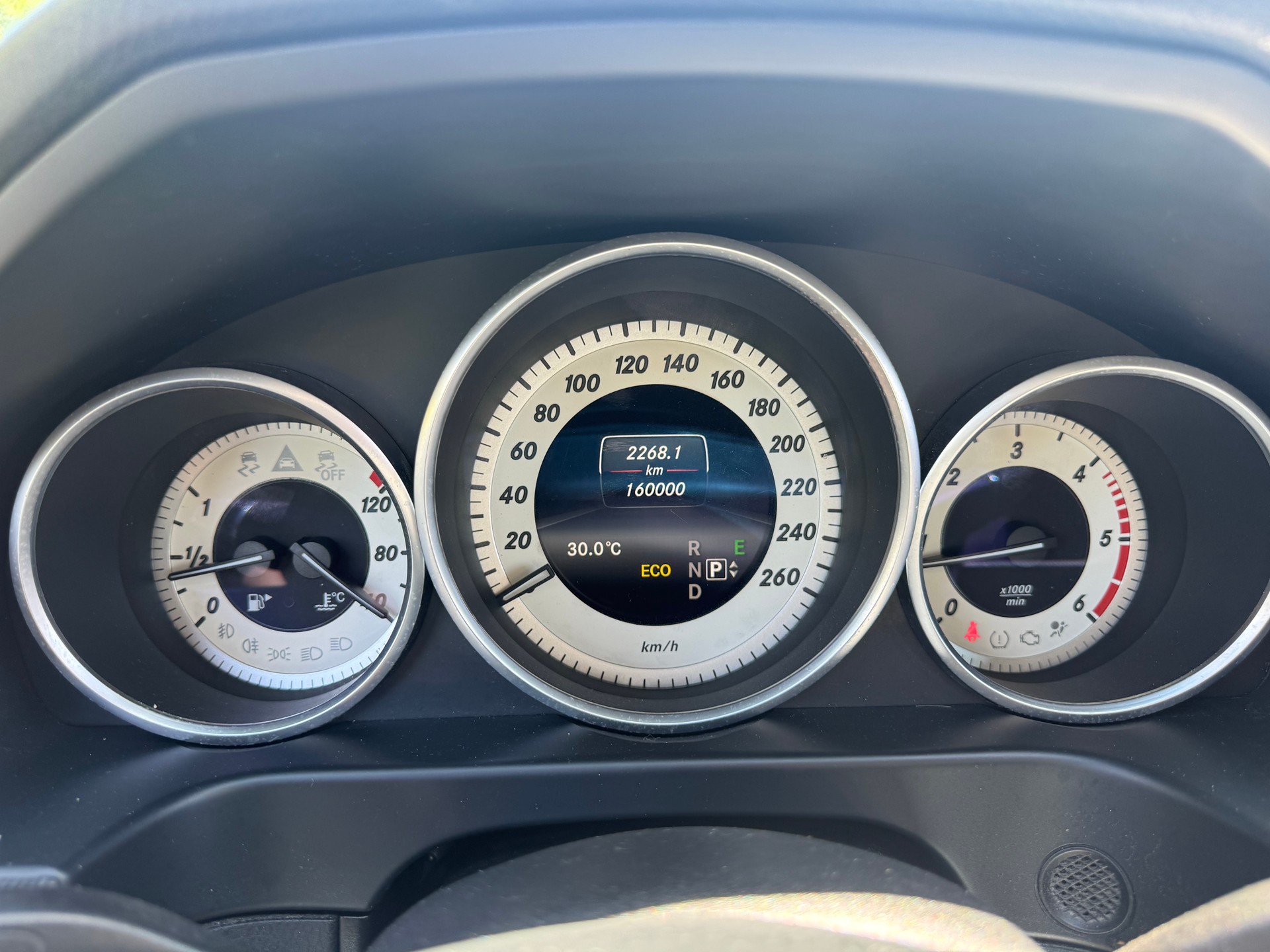 MERCEDES-BENZ E 220 BlueTEC 4Matic 7G-Tronic-image-11