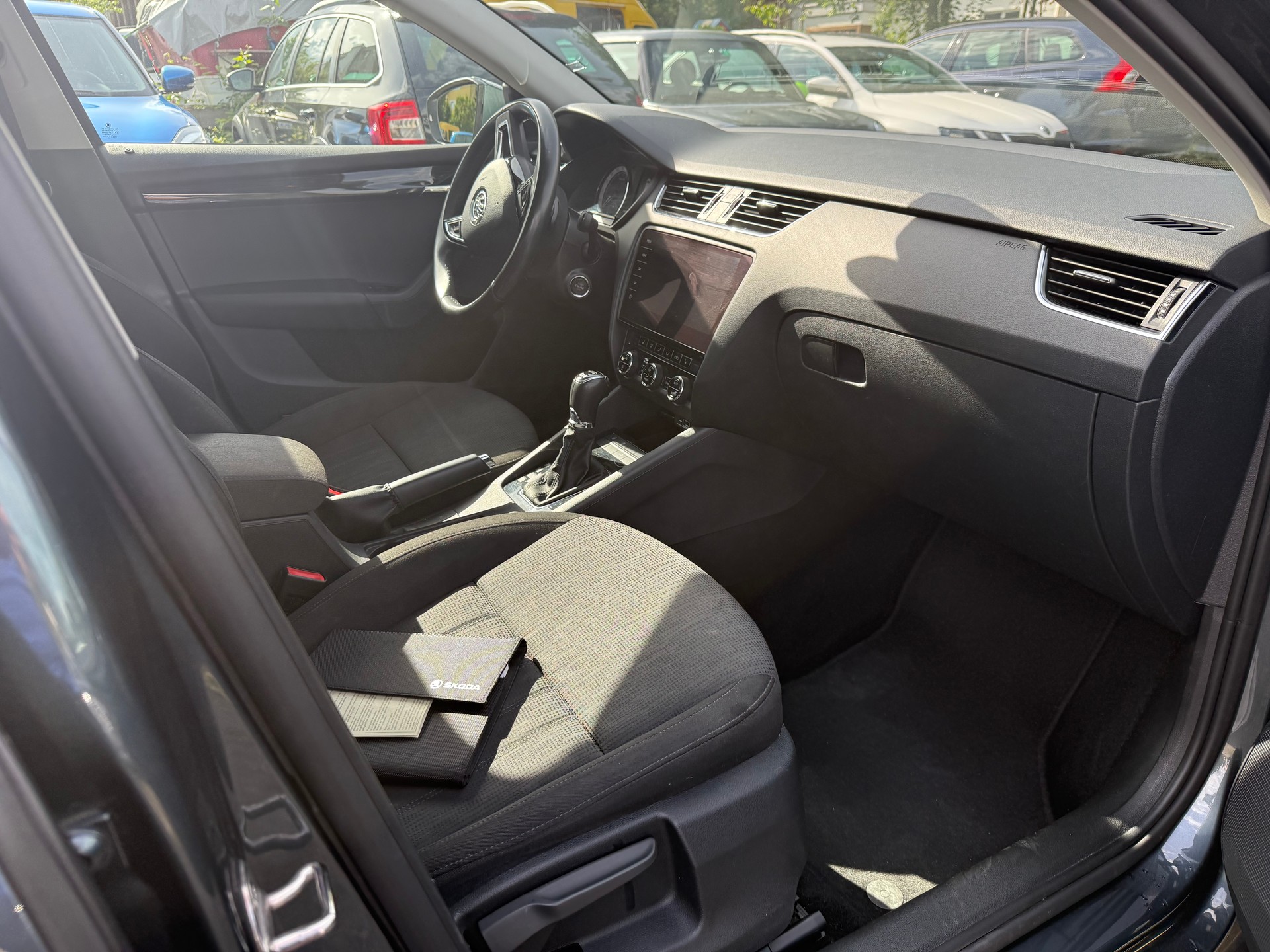 SKODA Octavia Combi 2.0 TDI Ambition 4x4 DSG-image-16