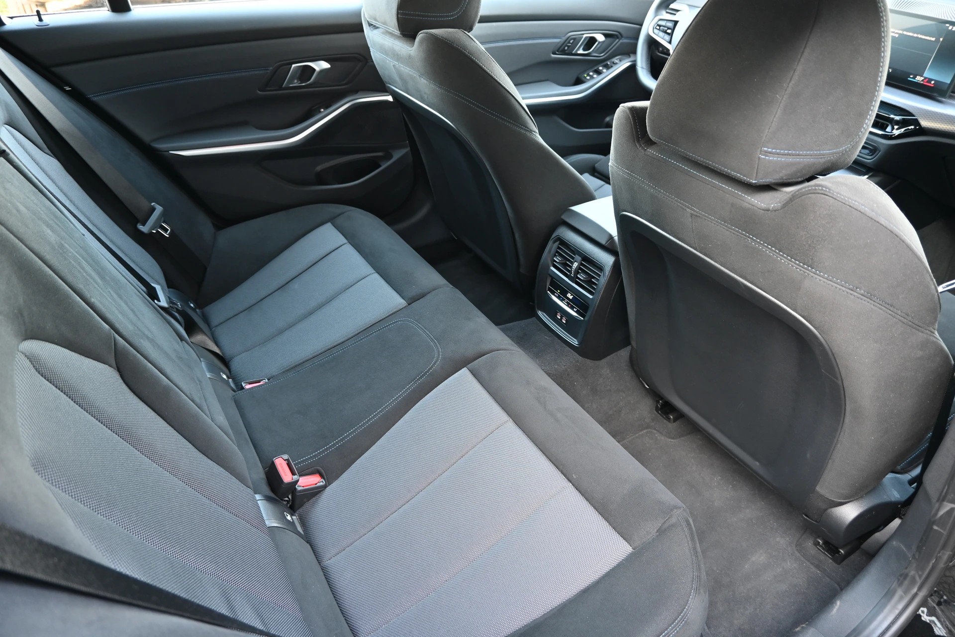BMW 330i Touring xDrive Steptronic M Sport 4x4 Automat-image-12