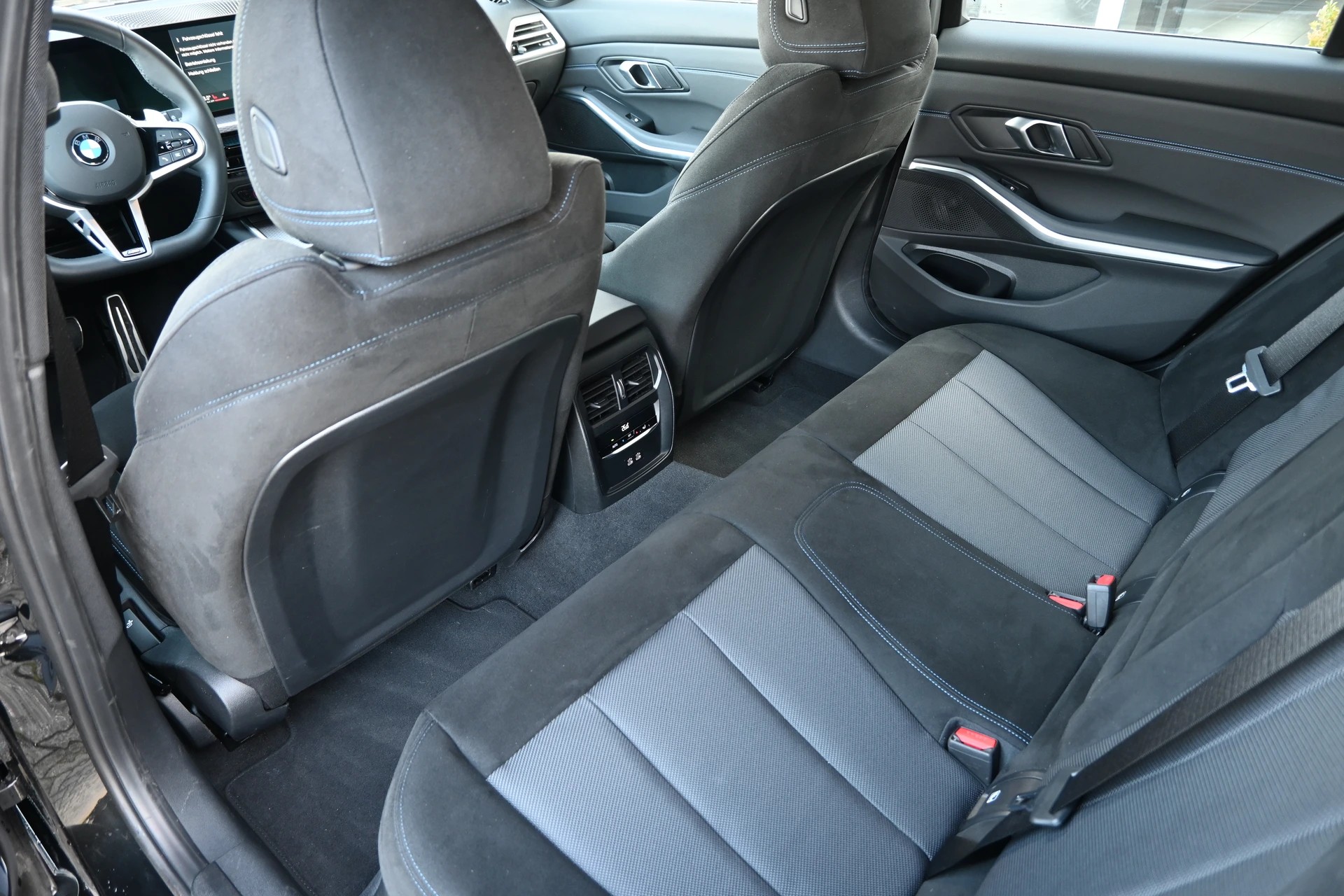BMW 330i Touring xDrive Steptronic M Sport 4x4 Automat-image-13