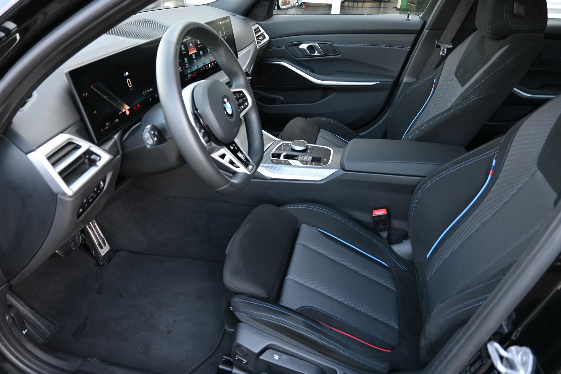 BMW 330i Touring xDrive Steptronic M Sport 4x4 Automat-image-9