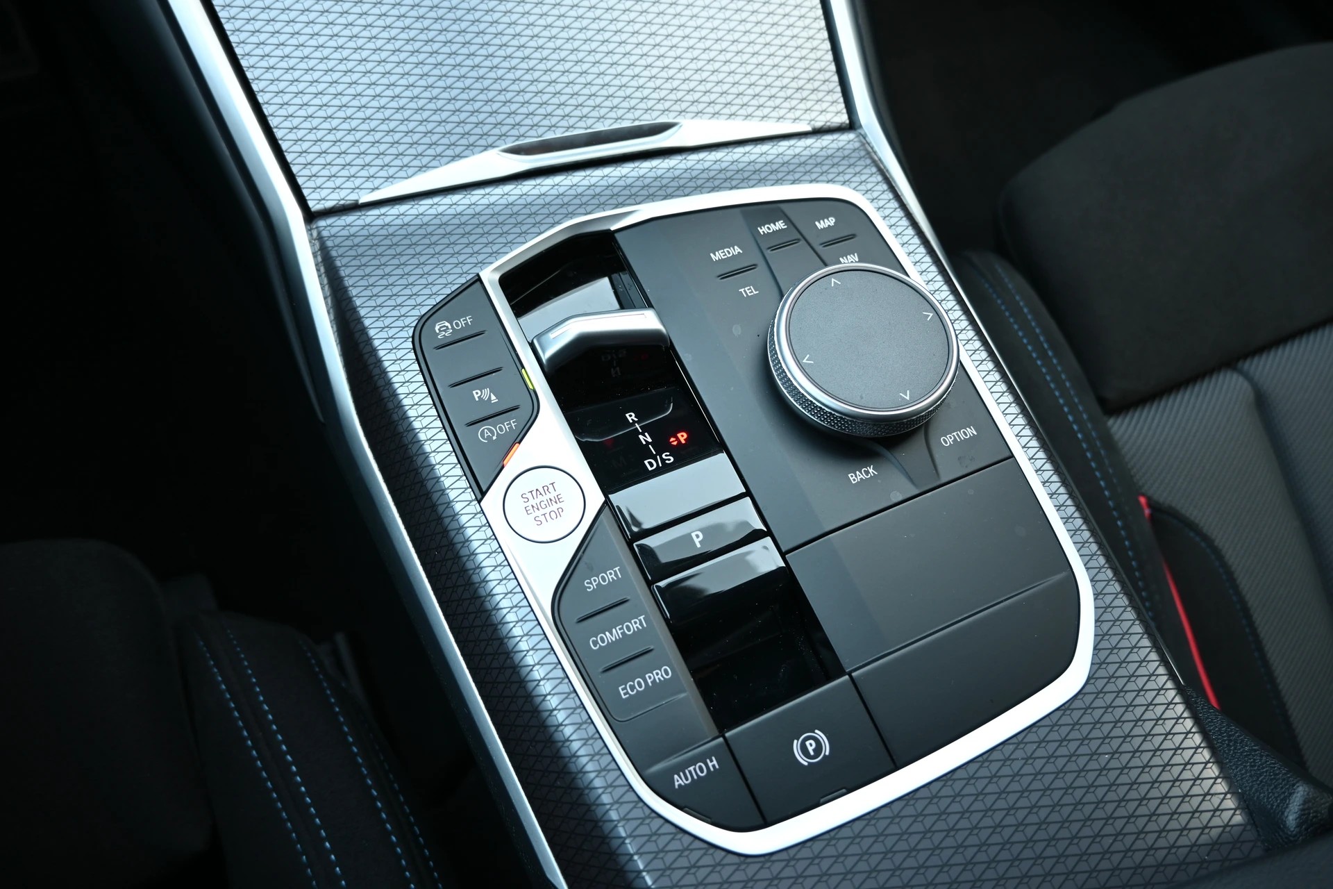 BMW 330i Touring xDrive Steptronic M Sport 4x4 Automat-image-17