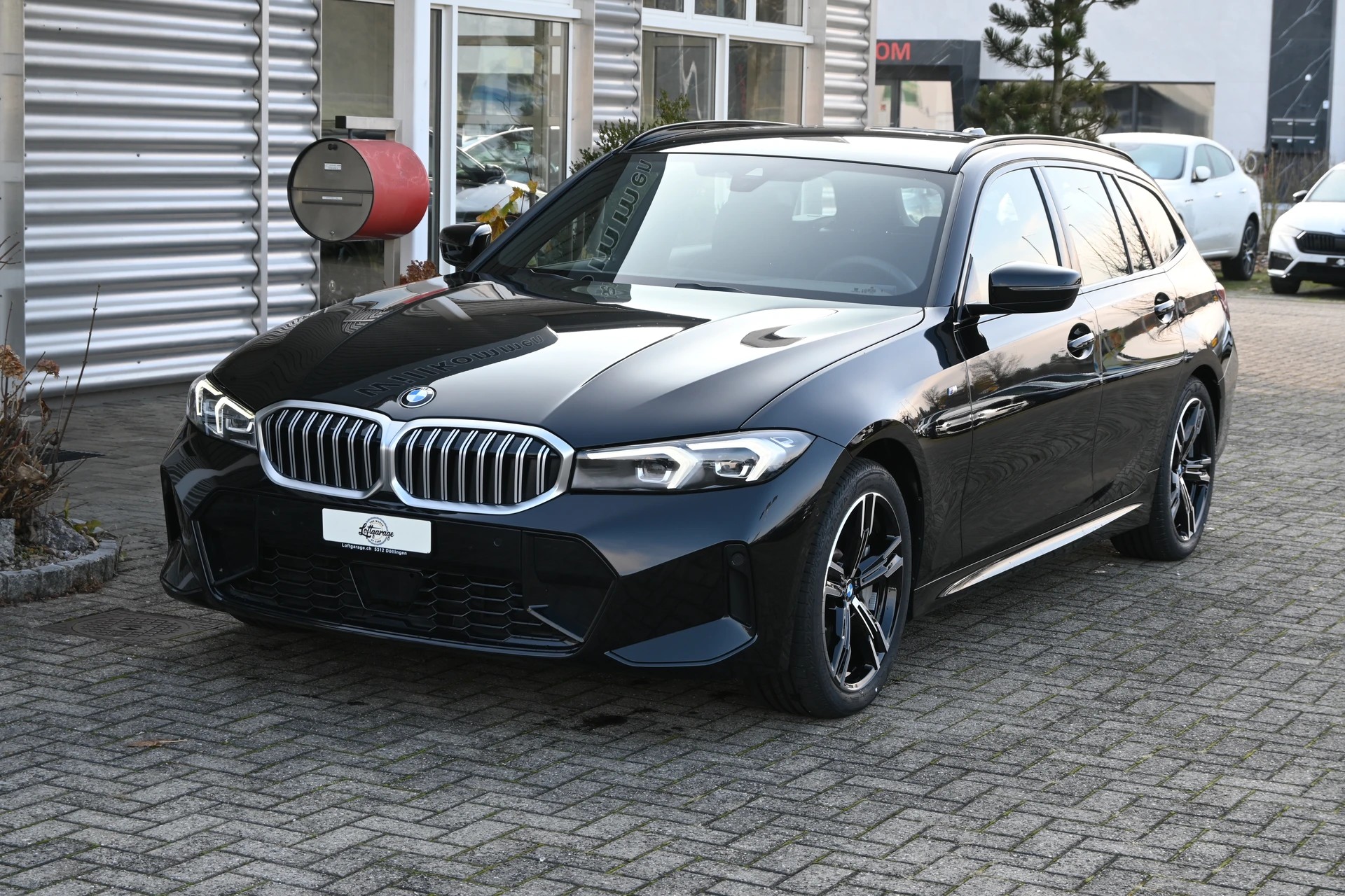 BMW 330i Touring xDrive Steptronic M Sport 4x4 Automat-showroom-element-1