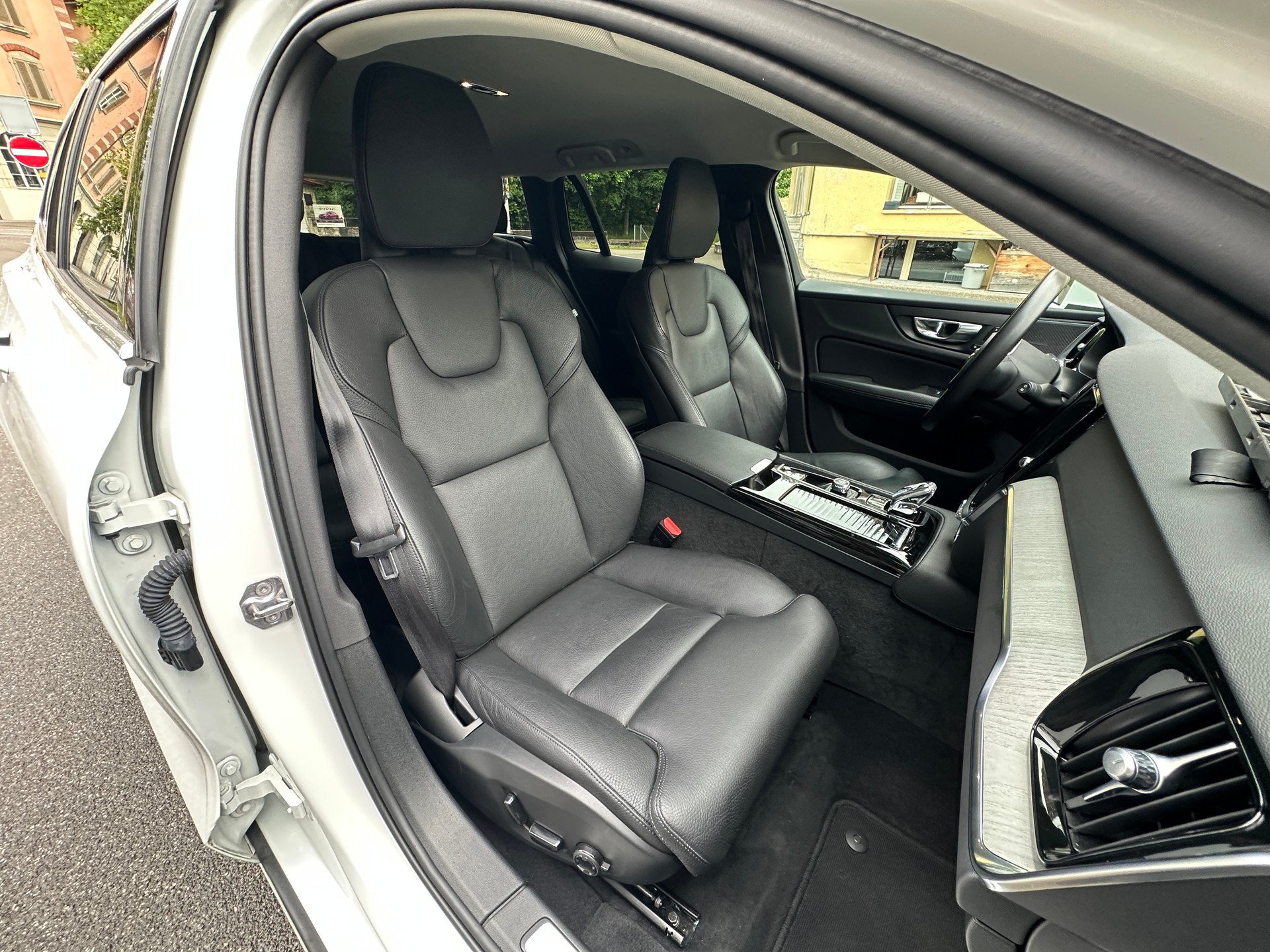 VOLVO V60 T6 eAWD Twin Engine Inscription Geartronic-image-12