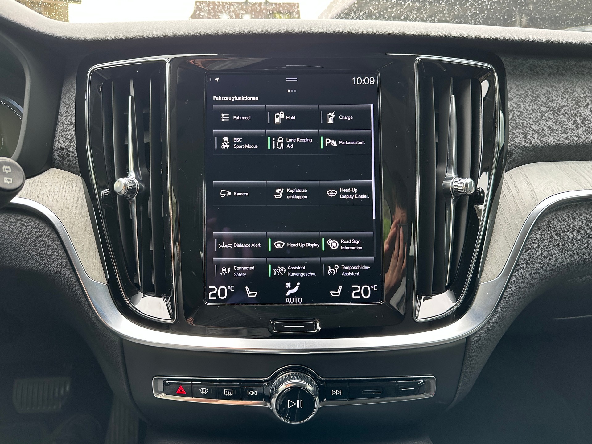VOLVO V60 T6 eAWD Twin Engine Inscription Geartronic-image-9