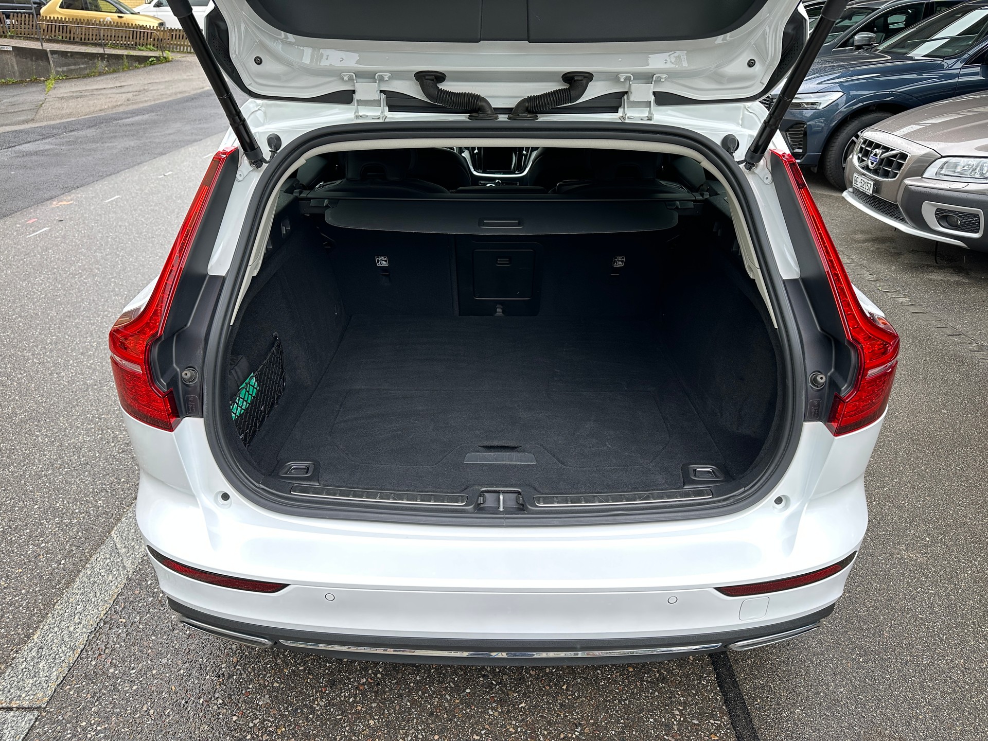 VOLVO V60 T6 eAWD Twin Engine Inscription Geartronic-image-15