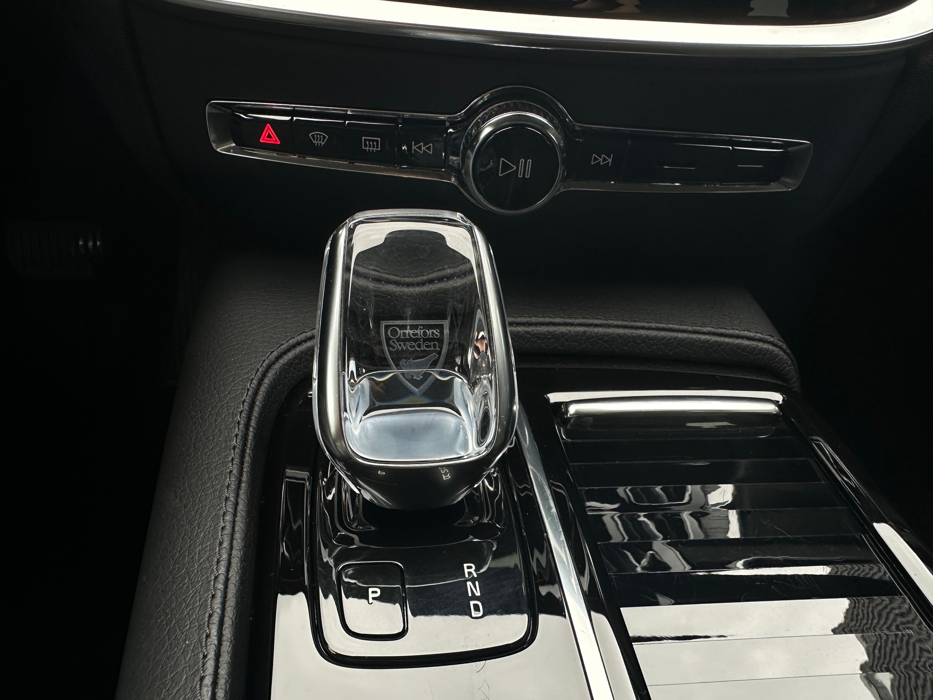 VOLVO V60 T6 eAWD Twin Engine Inscription Geartronic-image-18