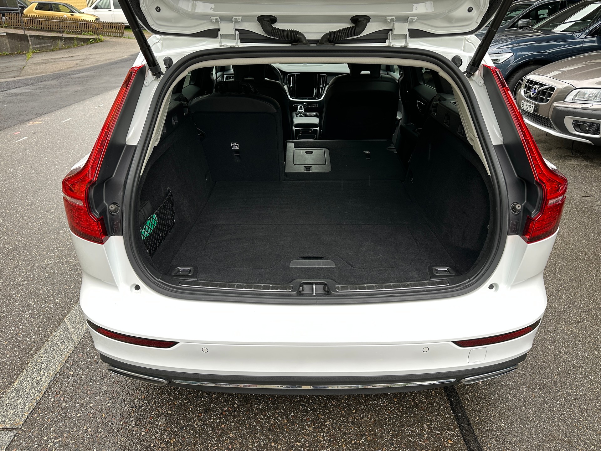 VOLVO V60 T6 eAWD Twin Engine Inscription Geartronic-image-16