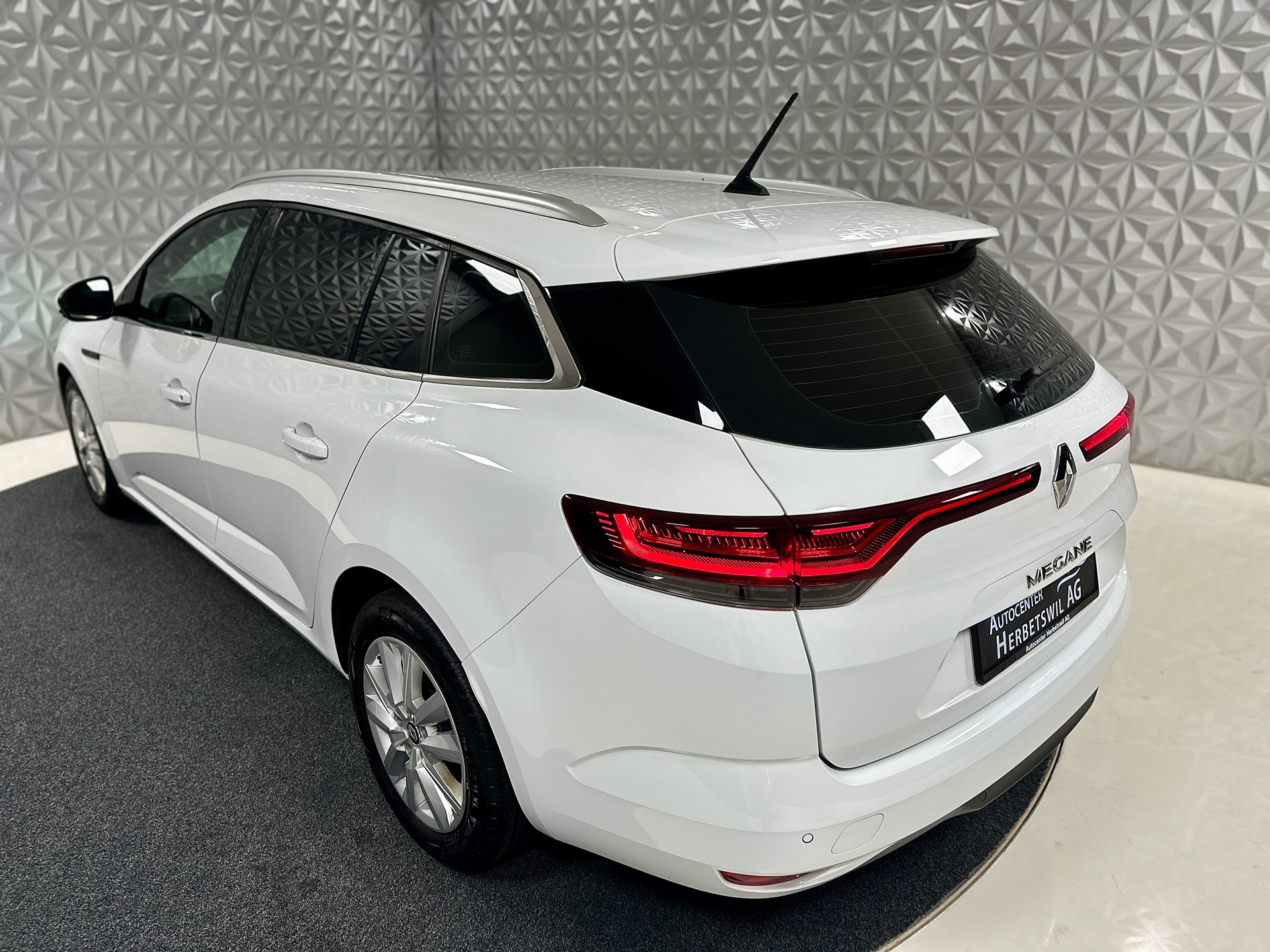 RENAULT Mégane Grandtour 1.5 dCi Business EDC-image-9
