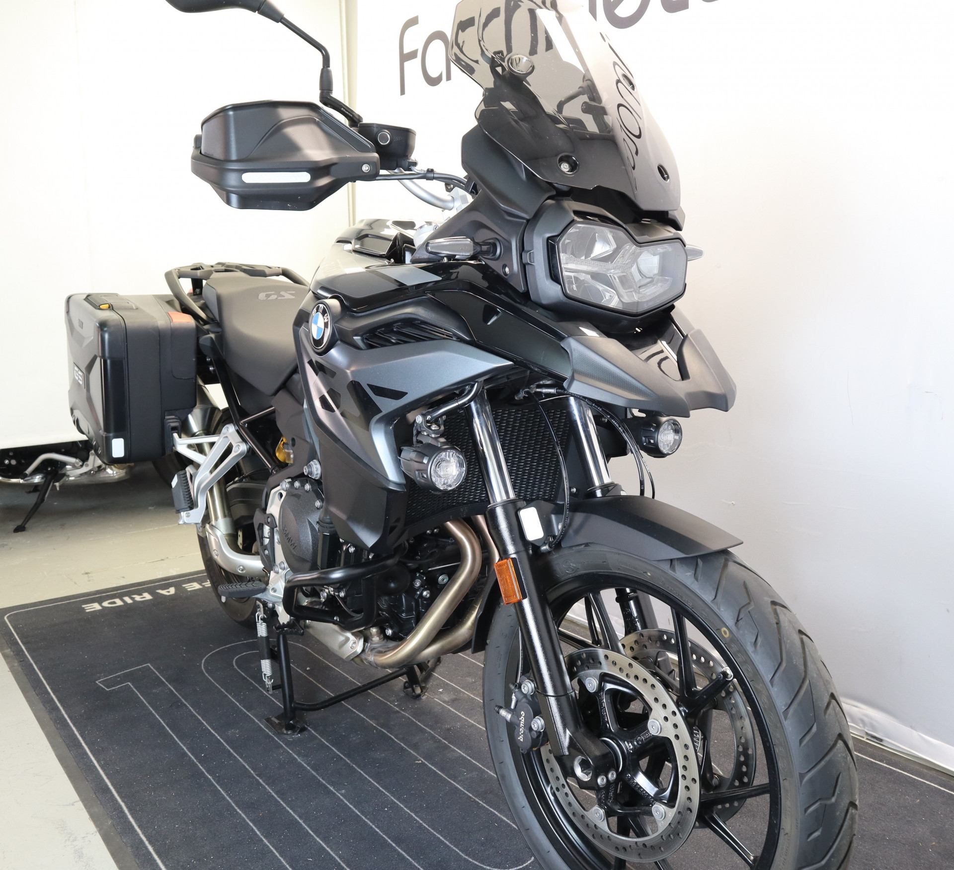 BMW F 800 GS Triple Black-image-1