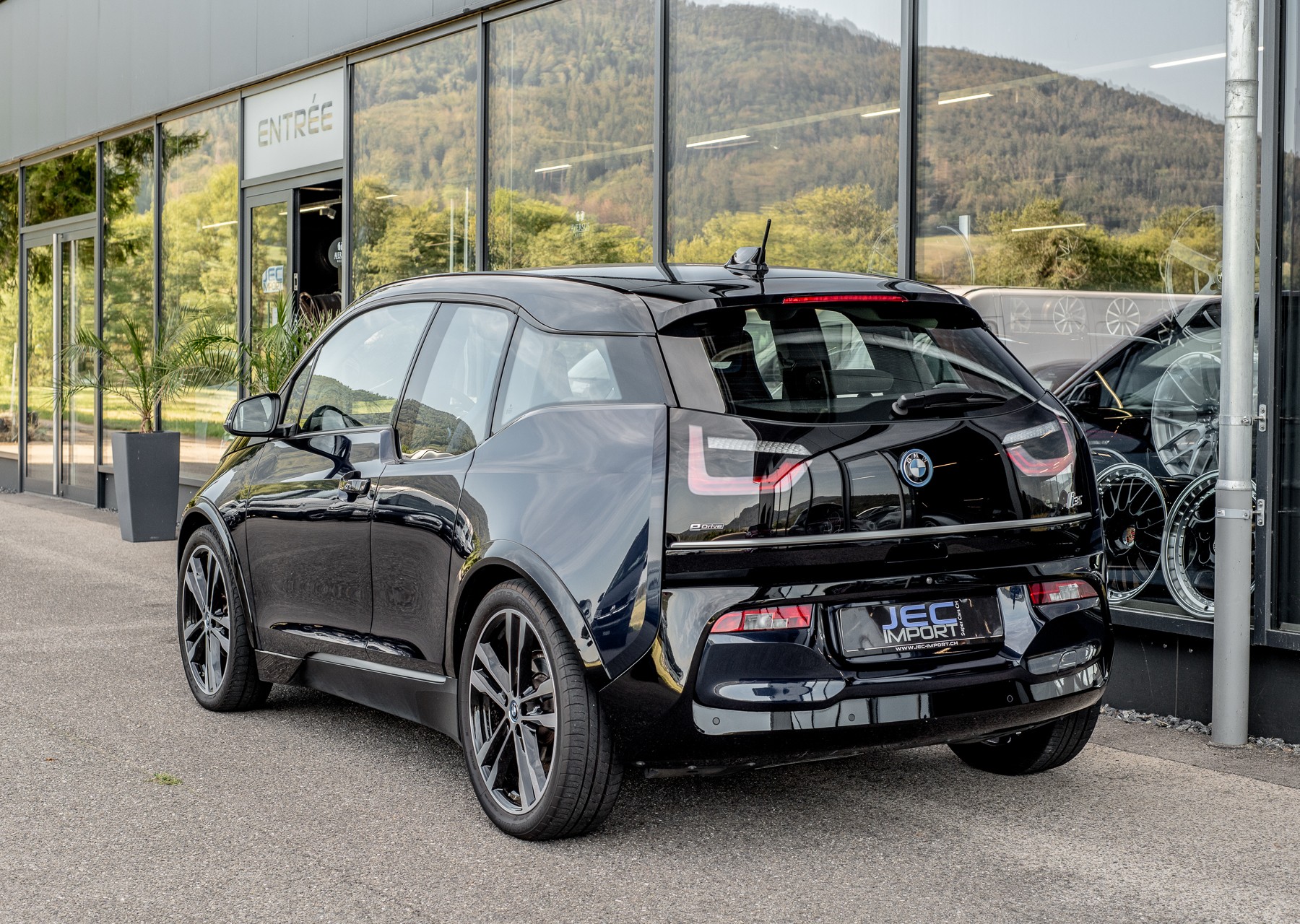 BMW i3s (94Ah) Range Extender Hybrid-showroom-element-3