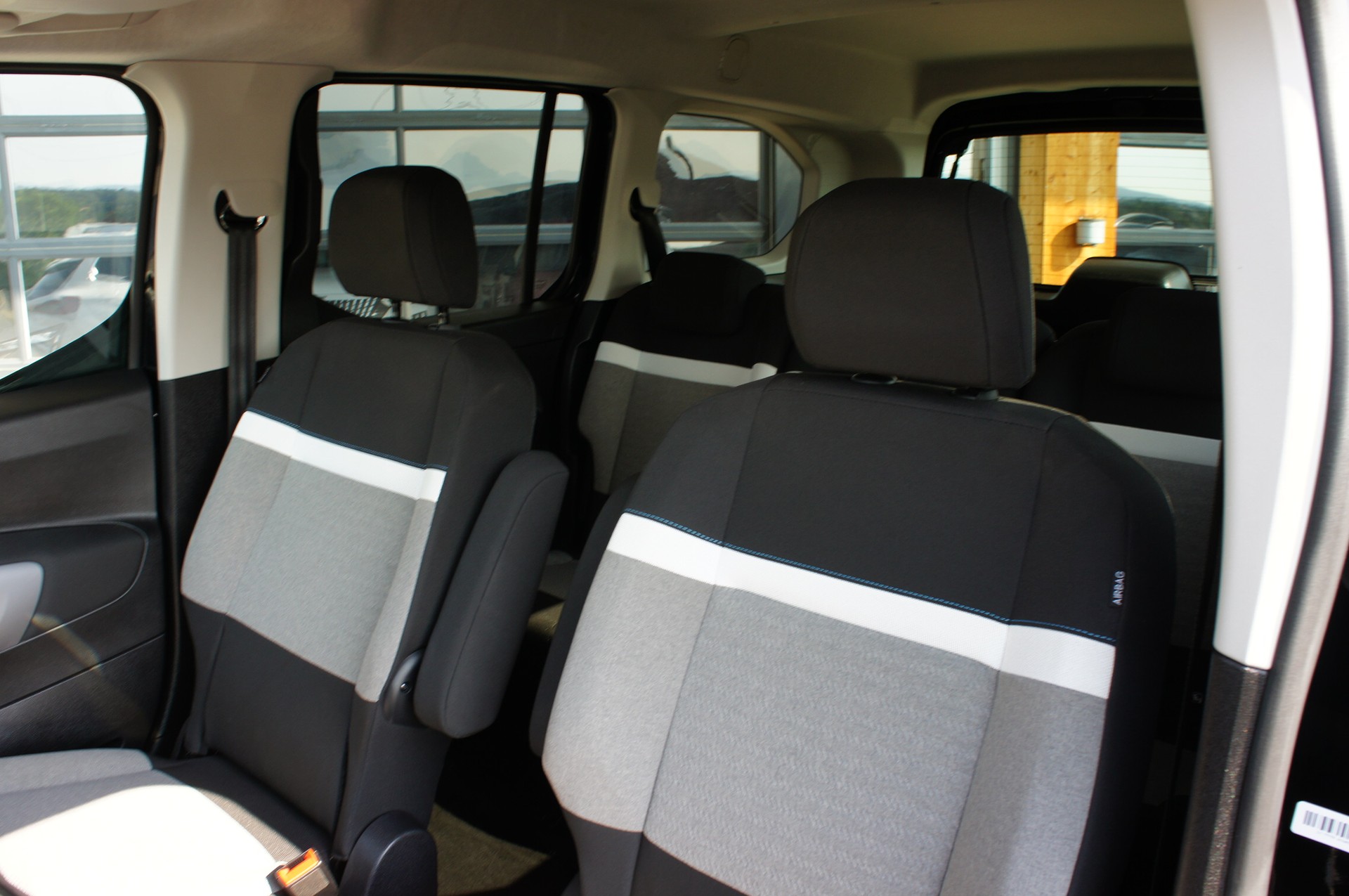 CITROEN Berlingo XL 1.5 BlueHDi 7 Plätze Max EAT8-image-17
