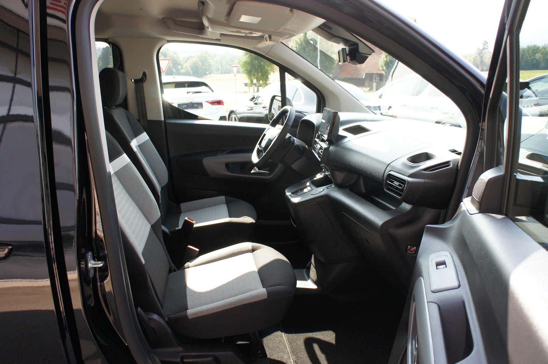 CITROEN Berlingo XL 1.5 BlueHDi 7 Plätze Max EAT8-image-8