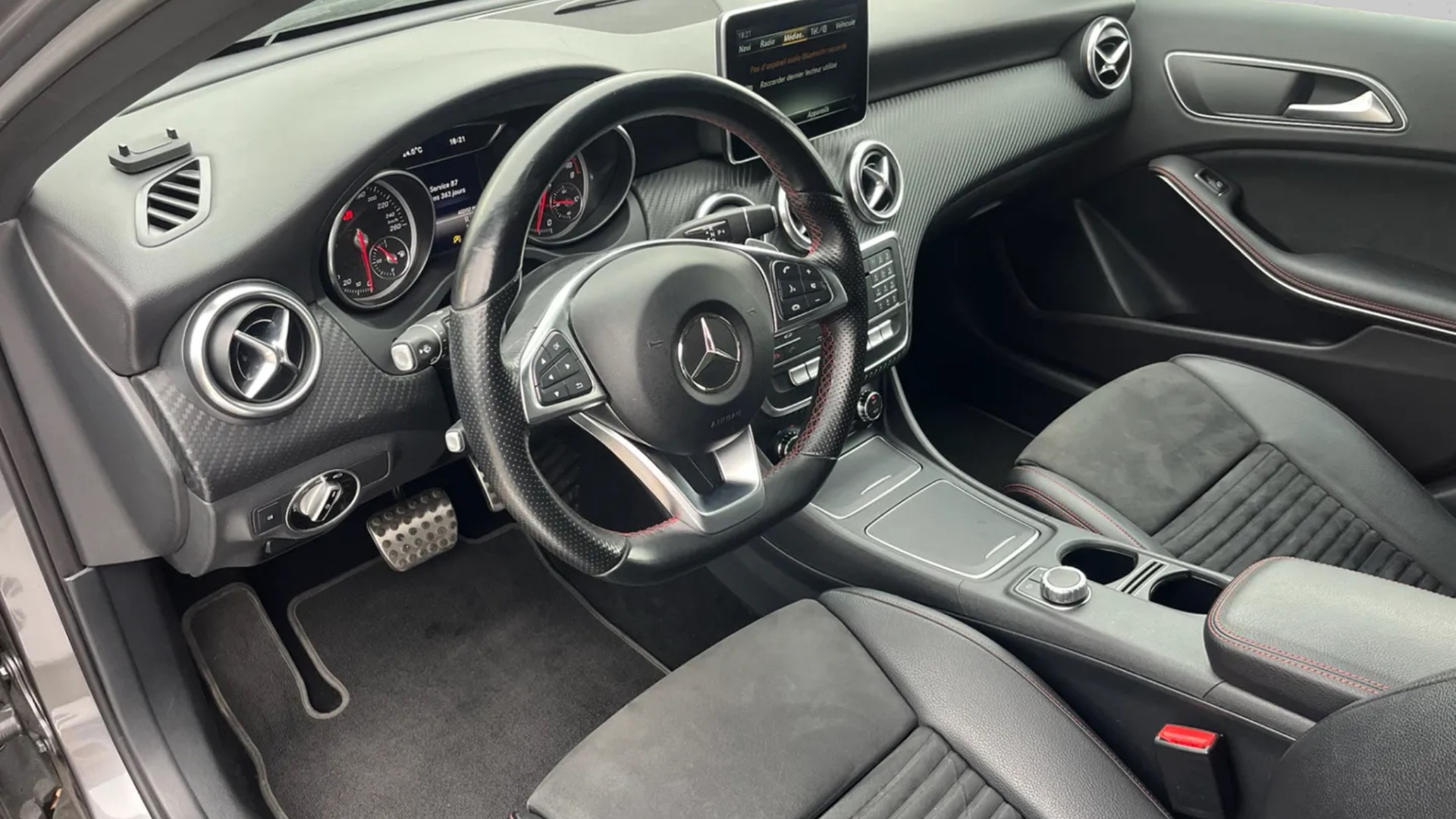 MERCEDES-BENZ A 180 AMG Line 7G-DCT (offre exceptionnelle)-image-11