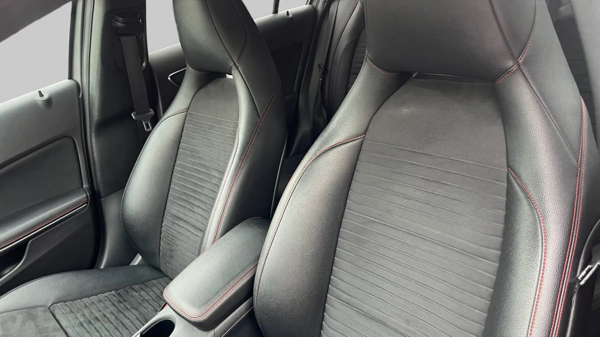 MERCEDES-BENZ A 180 AMG Line 7G-DCT (offre exceptionnelle)-image-12