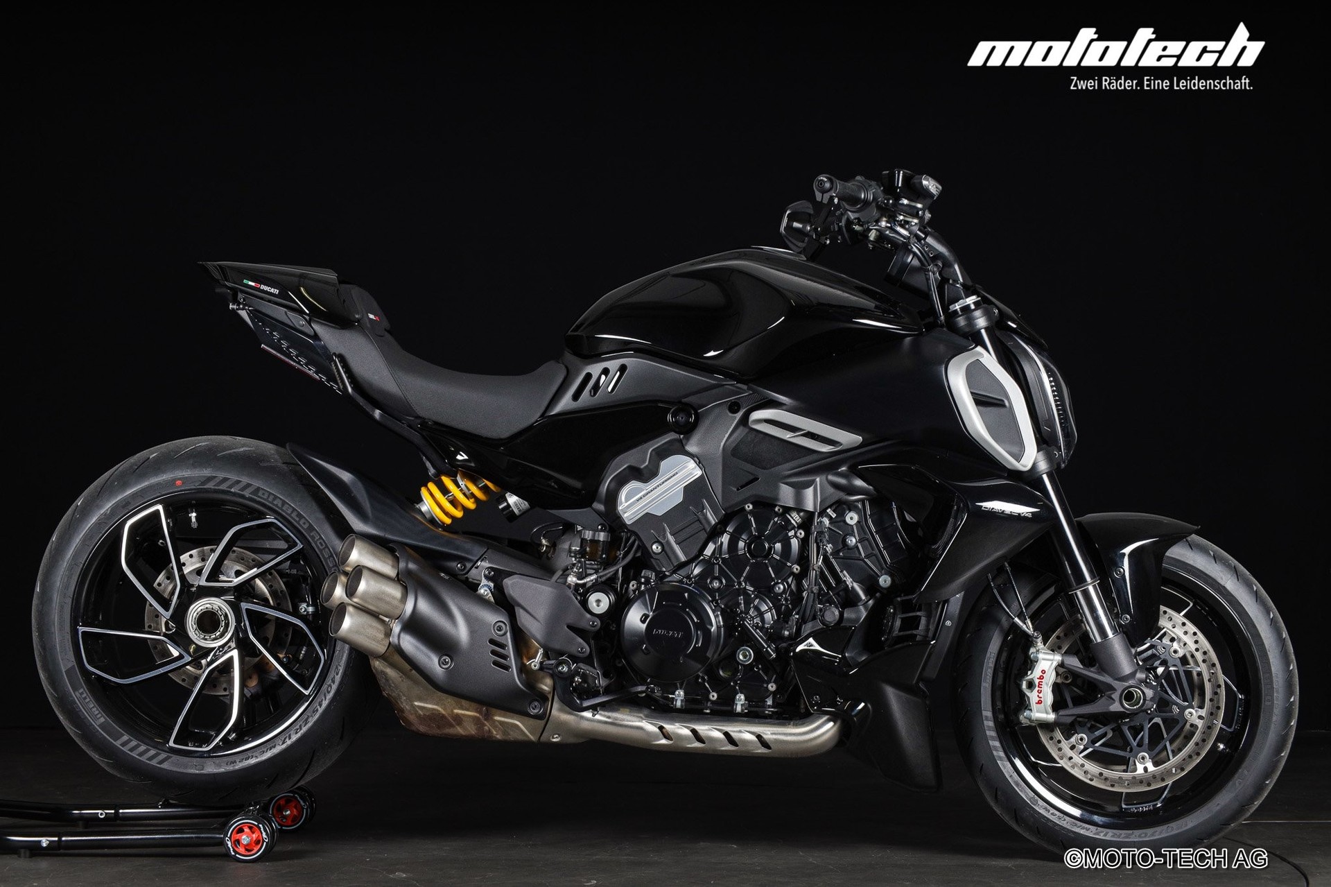 DUCATI Diavel V4-image-1
