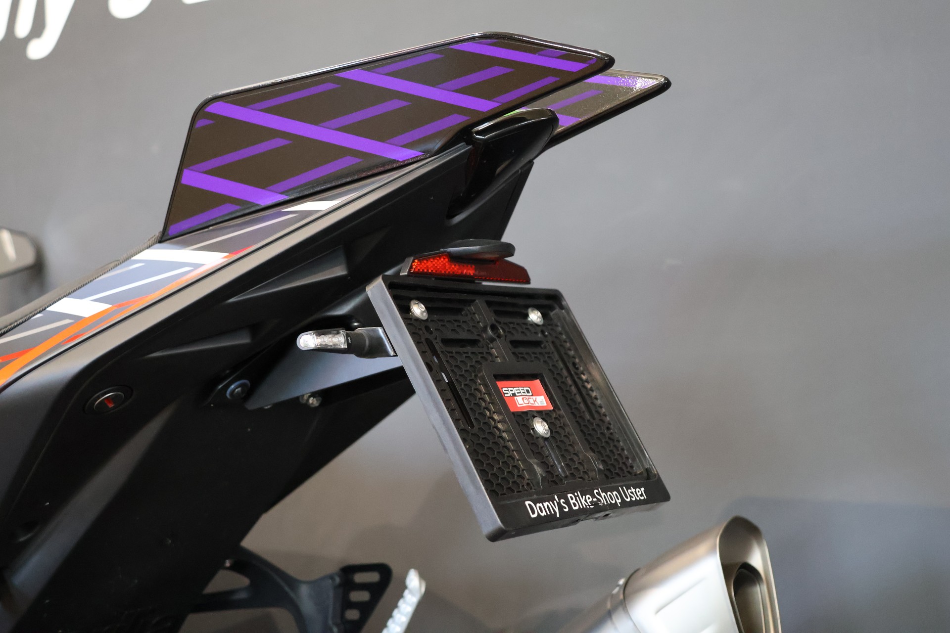 APRILIA Tuono V4 1100 E5+ Factory Akrapovic-image-11