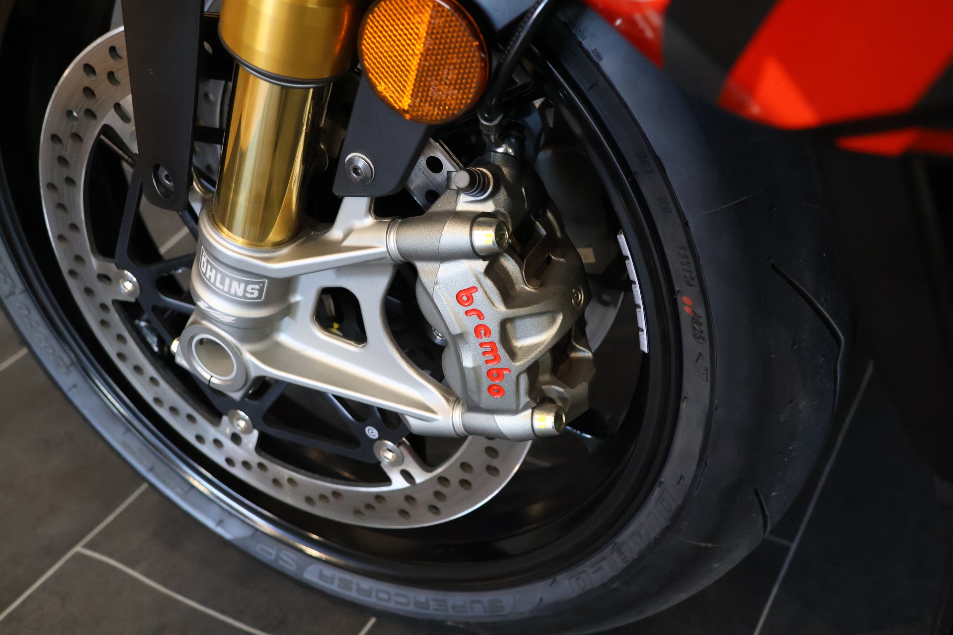 APRILIA Tuono V4 1100 E5+ Factory Akrapovic-image-8