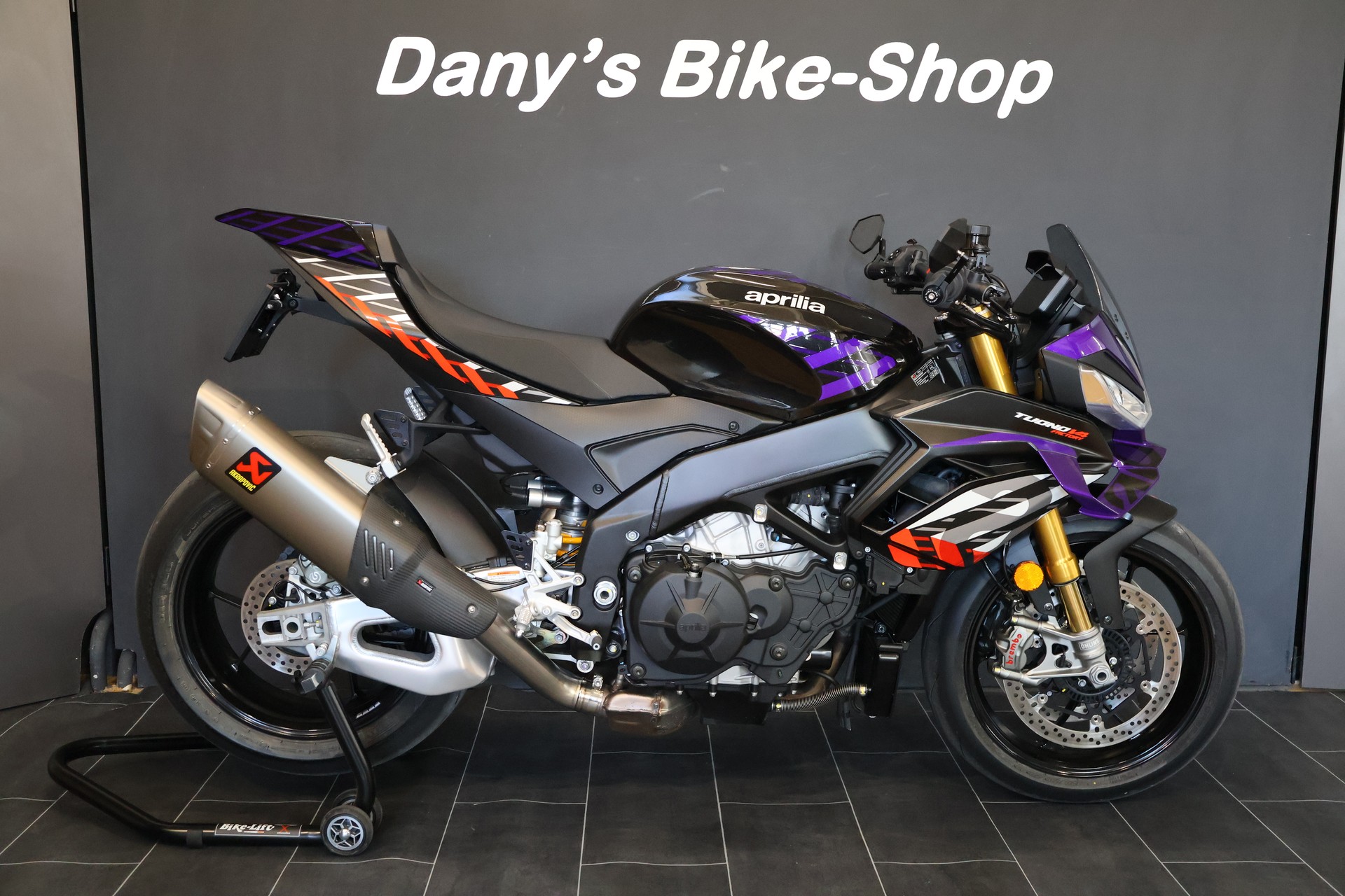 APRILIA Tuono V4 1100 E5+ Factory Akrapovic