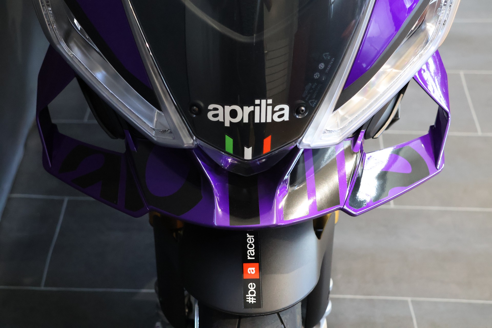 APRILIA Tuono V4 1100 E5+ Factory Akrapovic-image-10