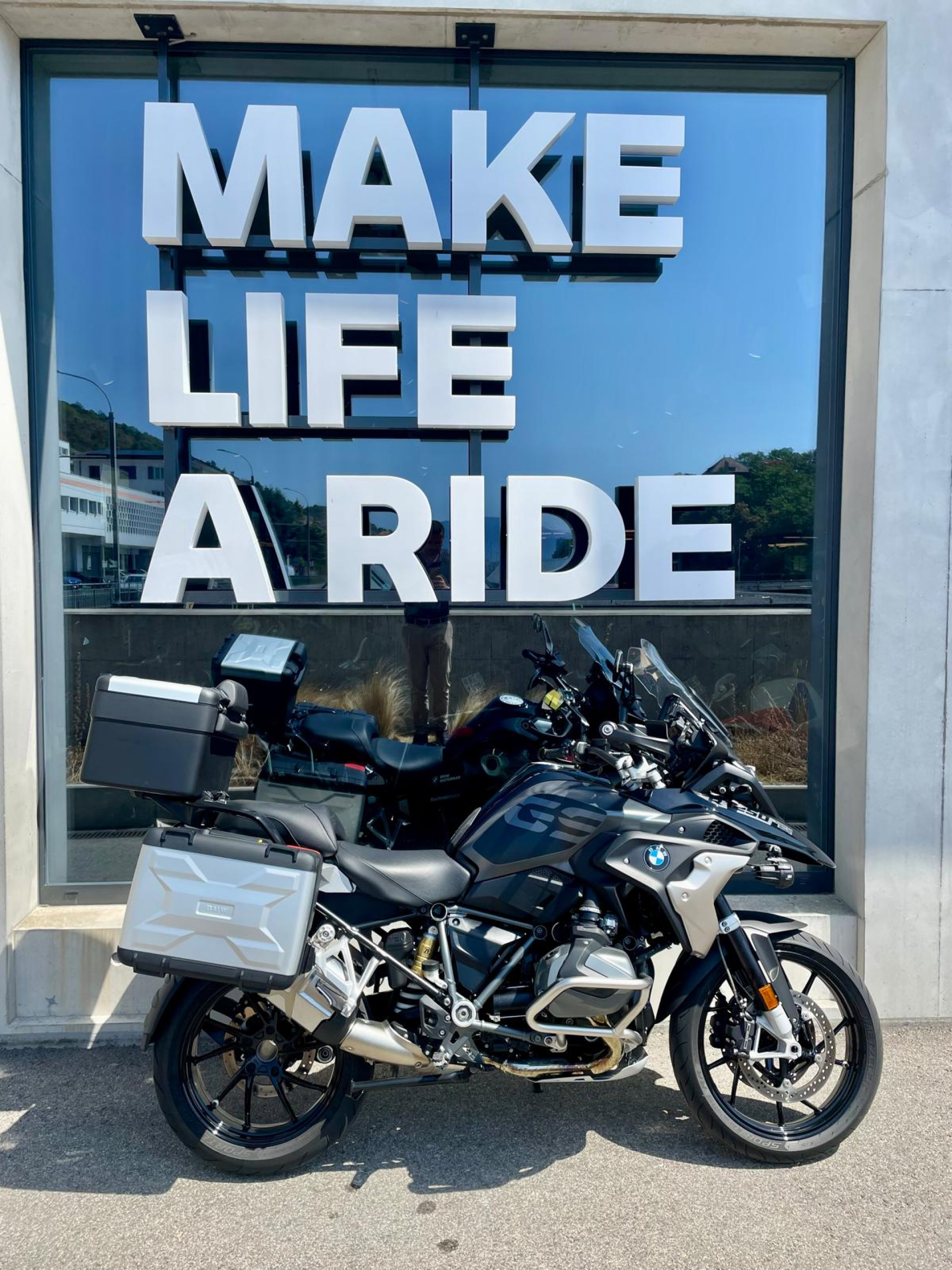 BMW R 1250 GS Triple Black-showroom-element-1