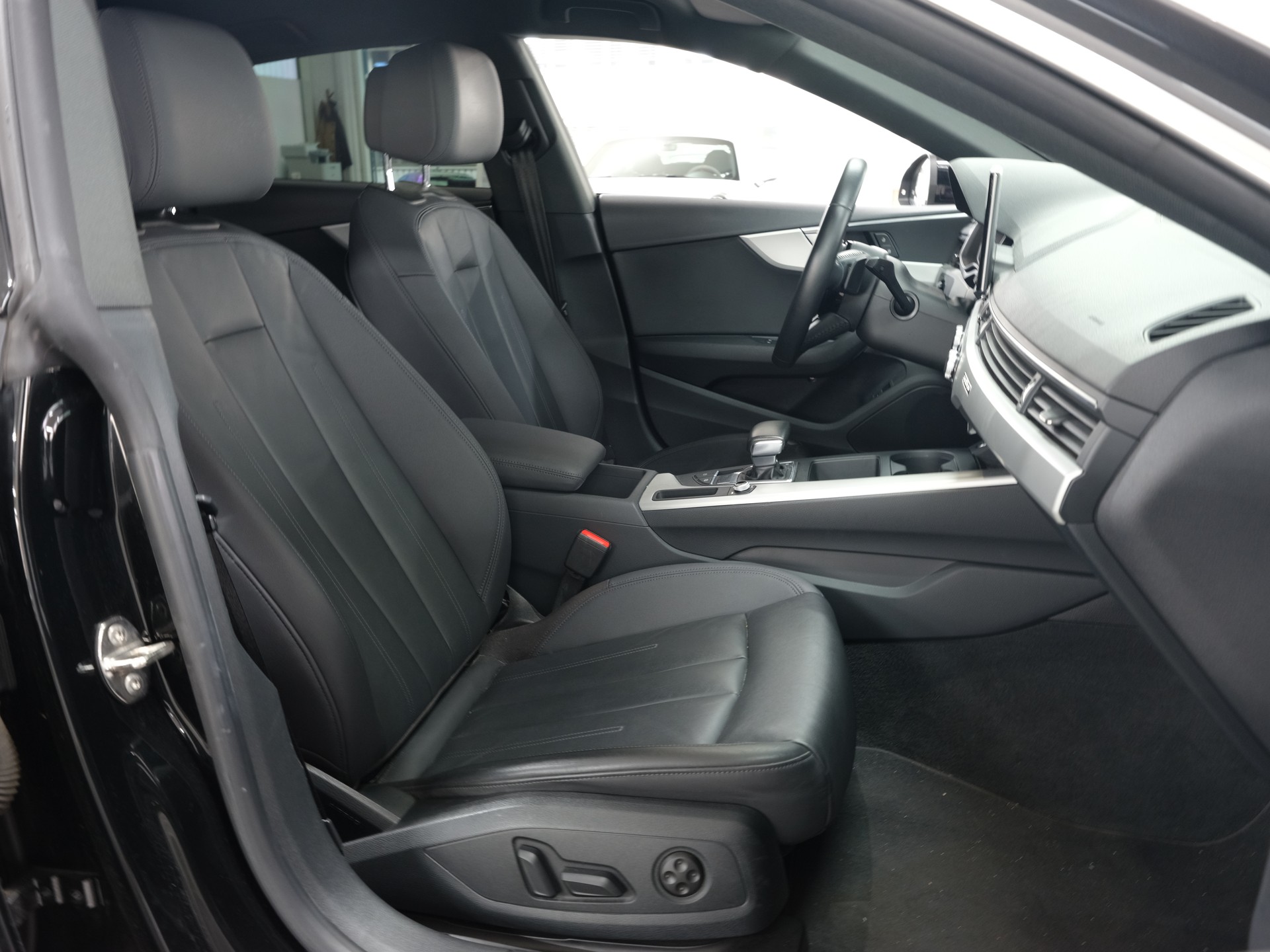 AUDI A5 Sportback 45 TFSI S-tronic *S-Line* *Rückfahrkamera* *Memory Paket*-image-32