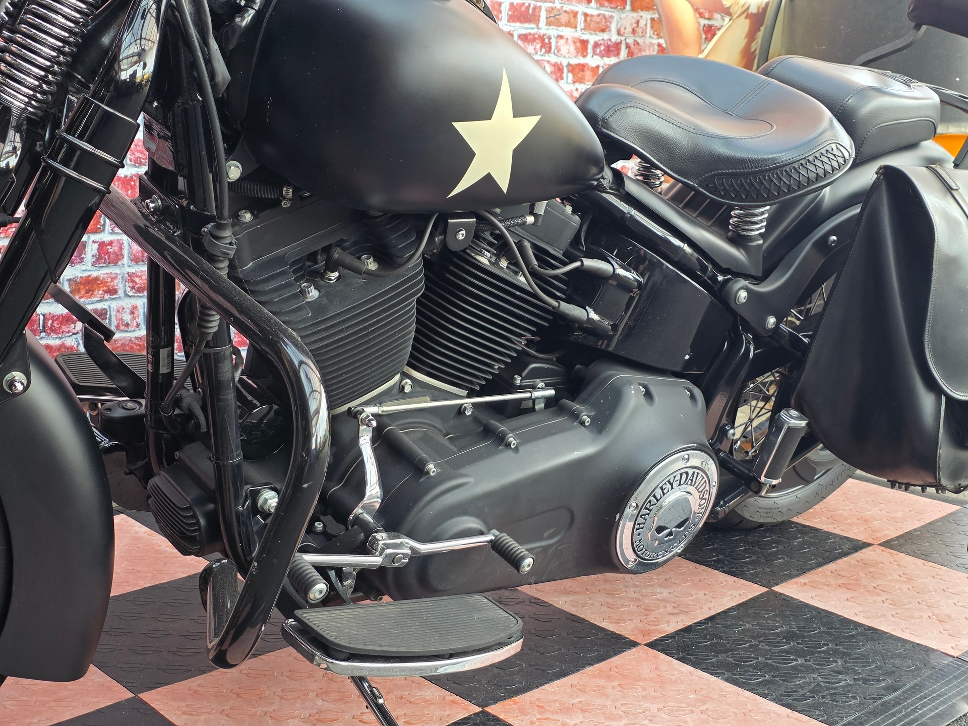 HARLEY-DAVIDSON FLSTSB Cross Bones-image-6