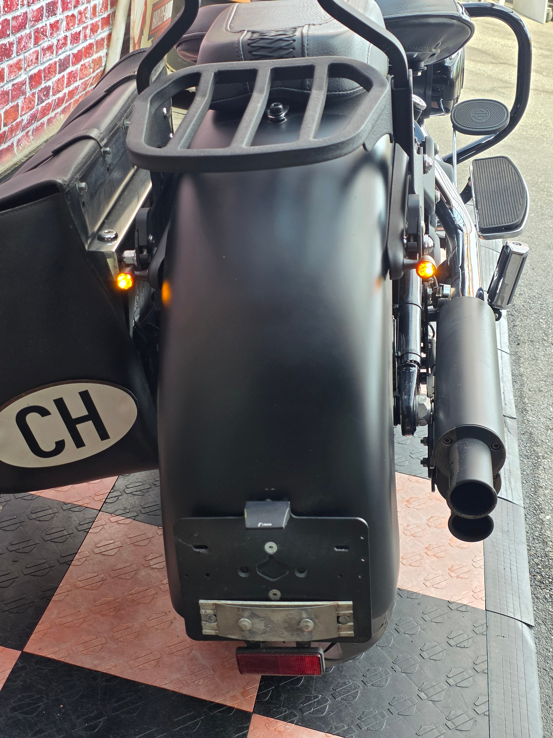HARLEY-DAVIDSON FLSTSB Cross Bones-image-11