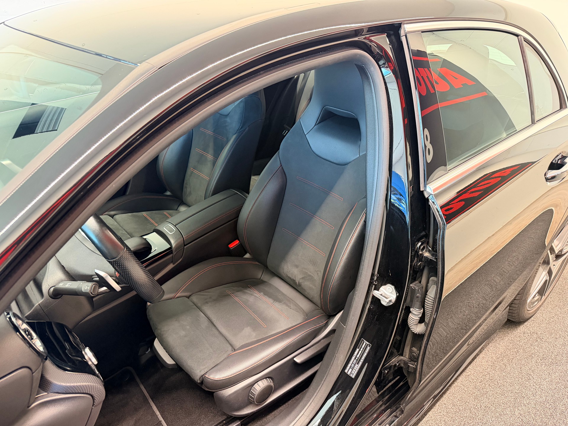 MERCEDES-BENZ A 200 AMG Line 7G-DCT-image-13