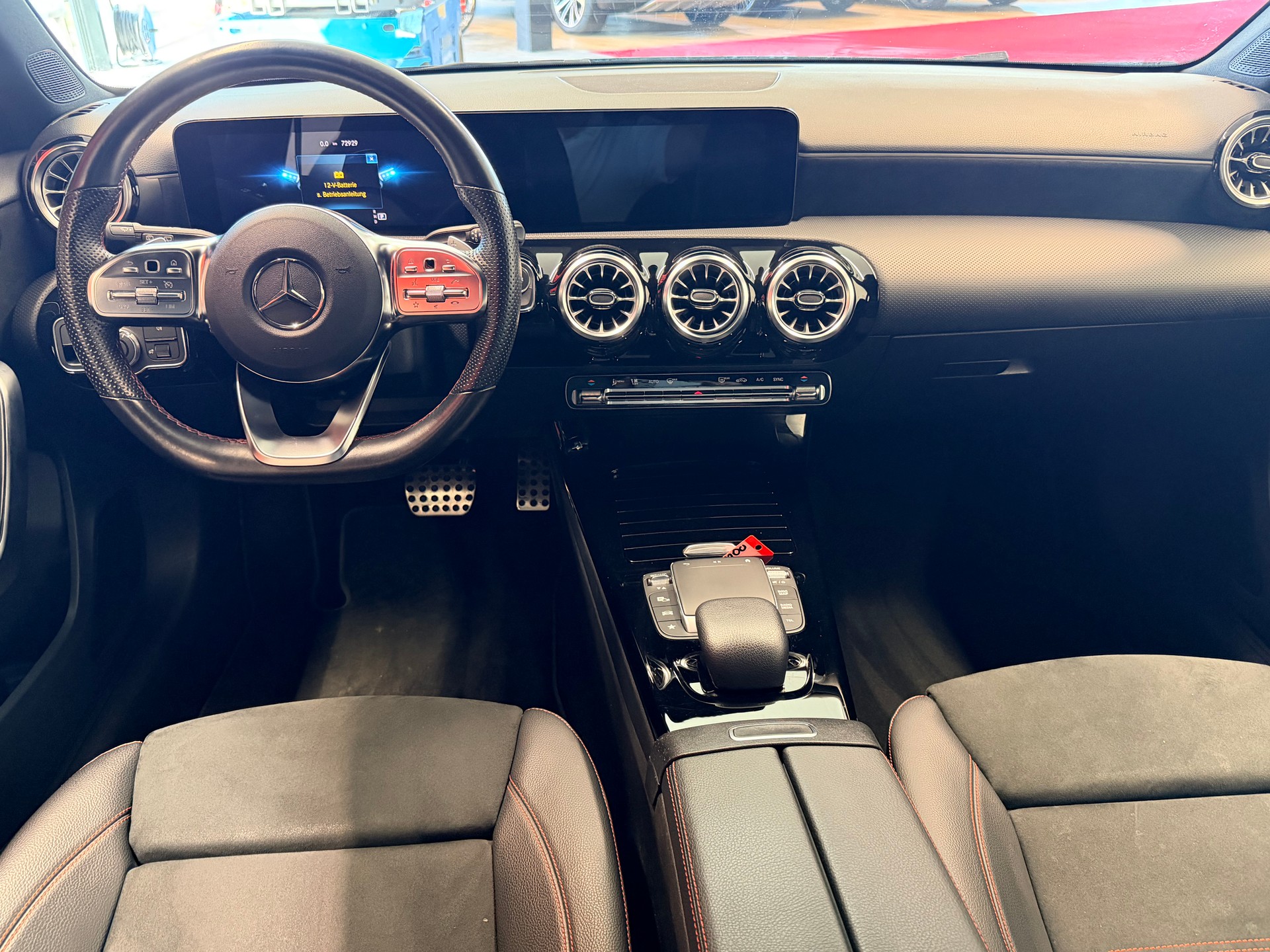 MERCEDES-BENZ A 200 AMG Line 7G-DCT-image-16