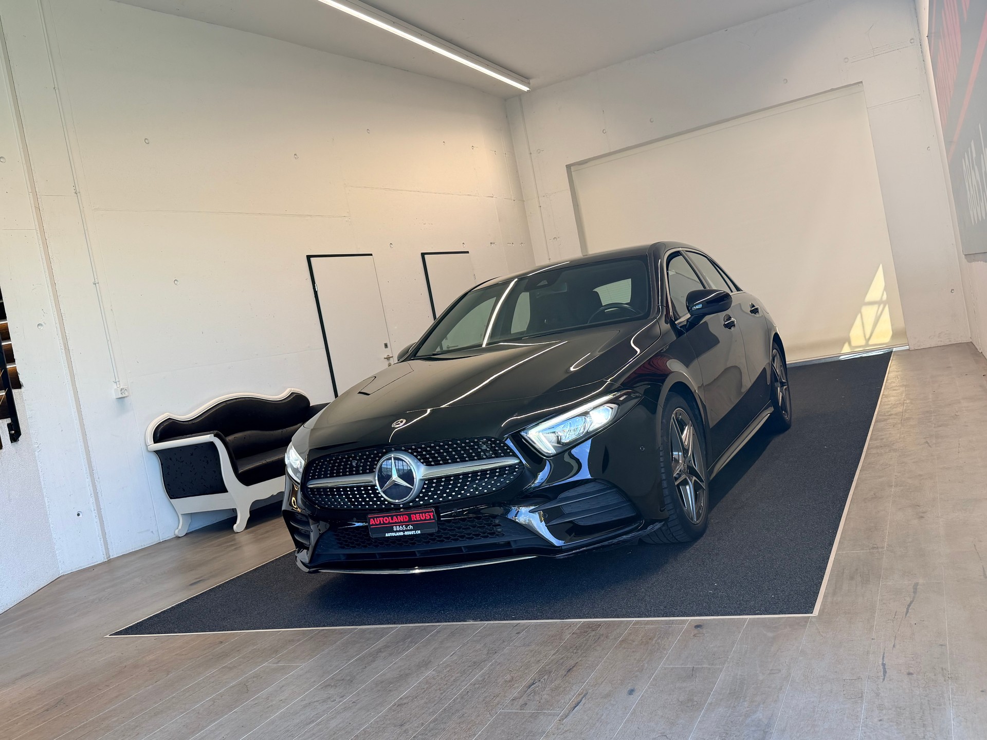 MERCEDES-BENZ A 200 AMG Line 7G-DCT-showroom-element-2