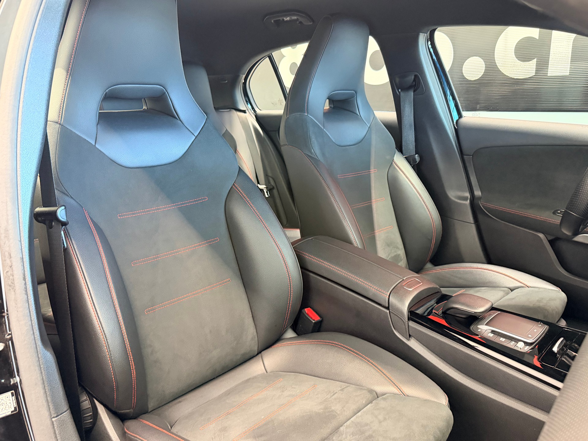 MERCEDES-BENZ A 200 AMG Line 7G-DCT-image-19
