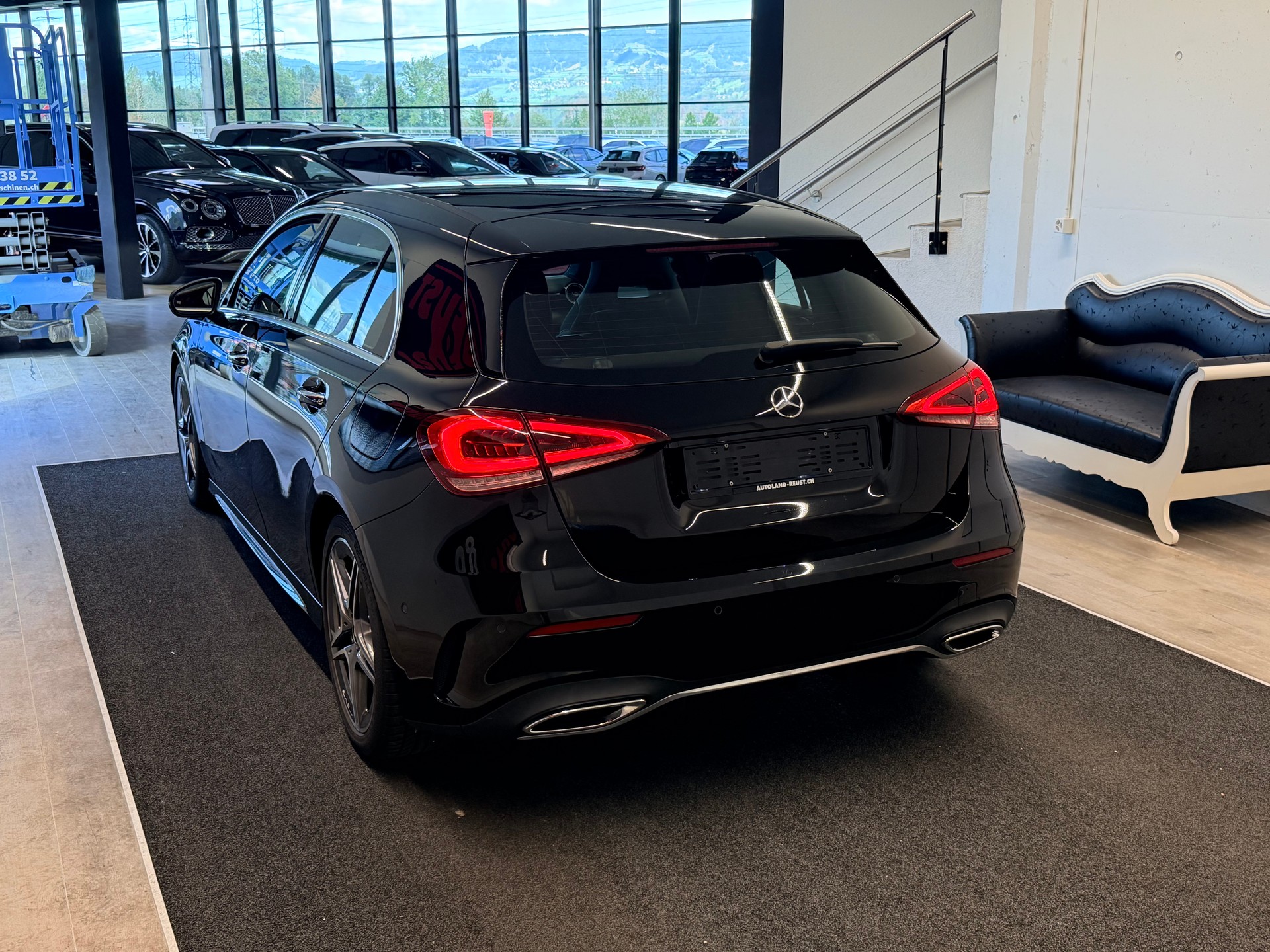 MERCEDES-BENZ A 200 AMG Line 7G-DCT-image-8