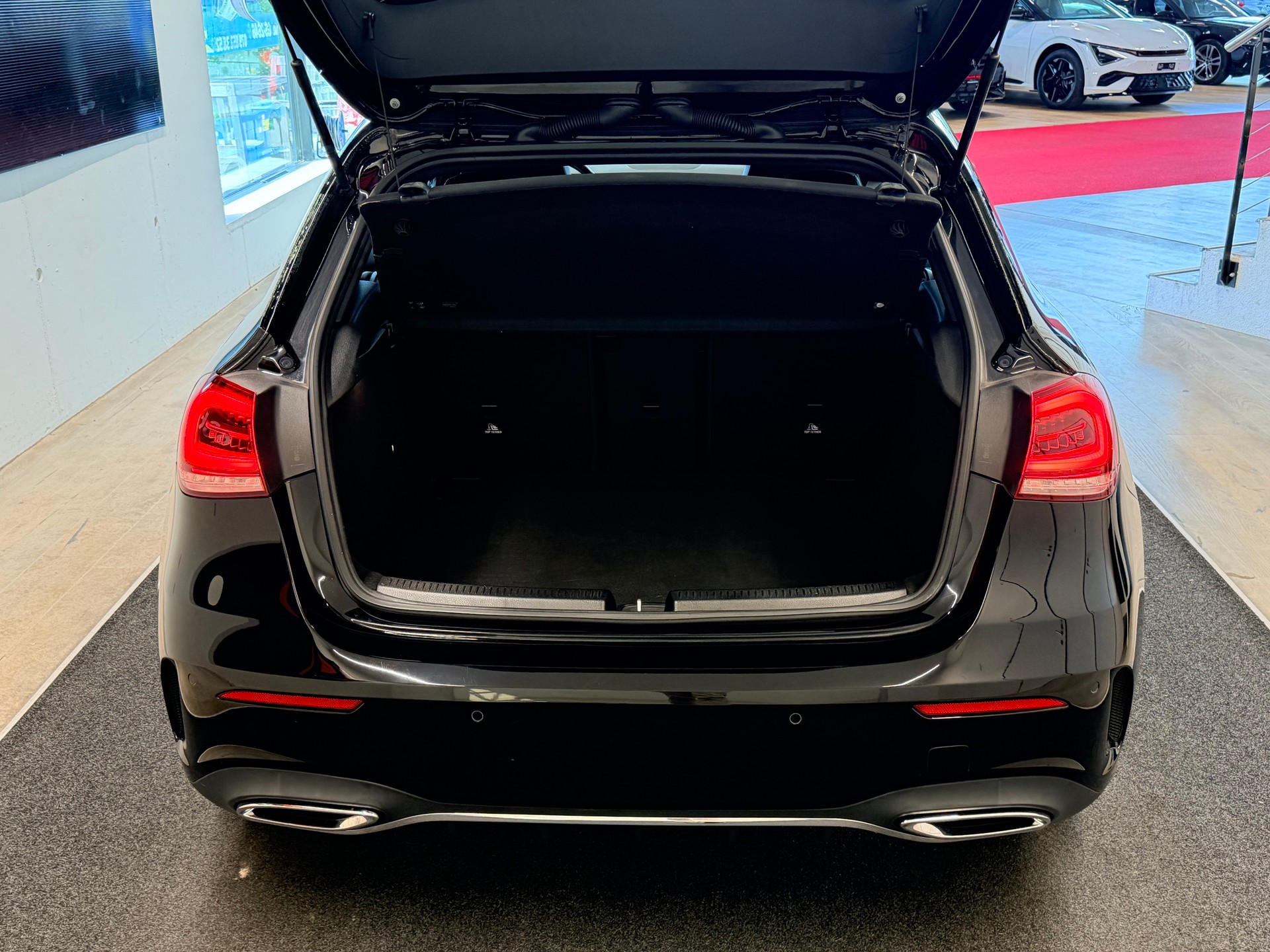 MERCEDES-BENZ A 200 AMG Line 7G-DCT-image-9