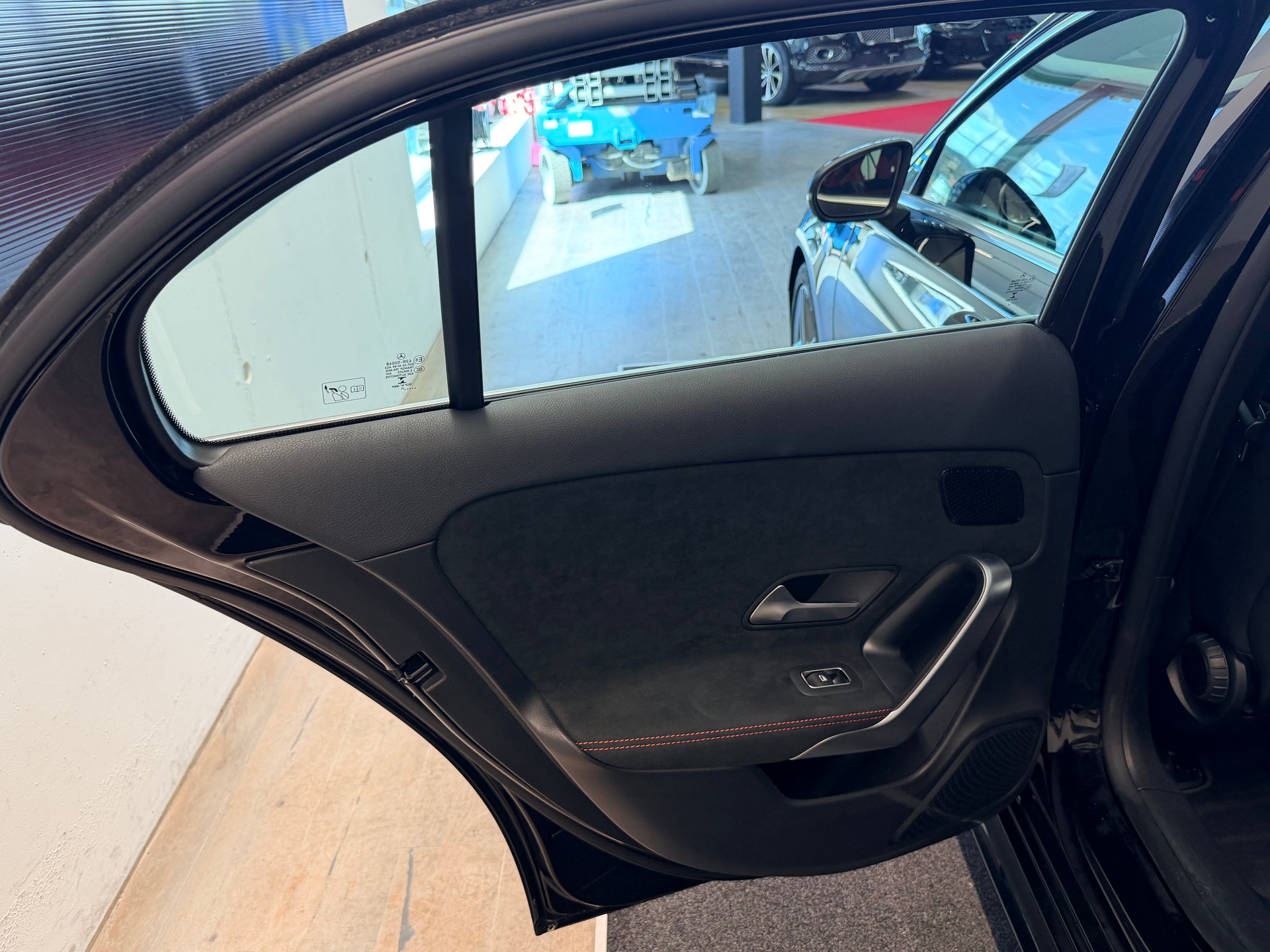 MERCEDES-BENZ A 200 AMG Line 7G-DCT-image-15