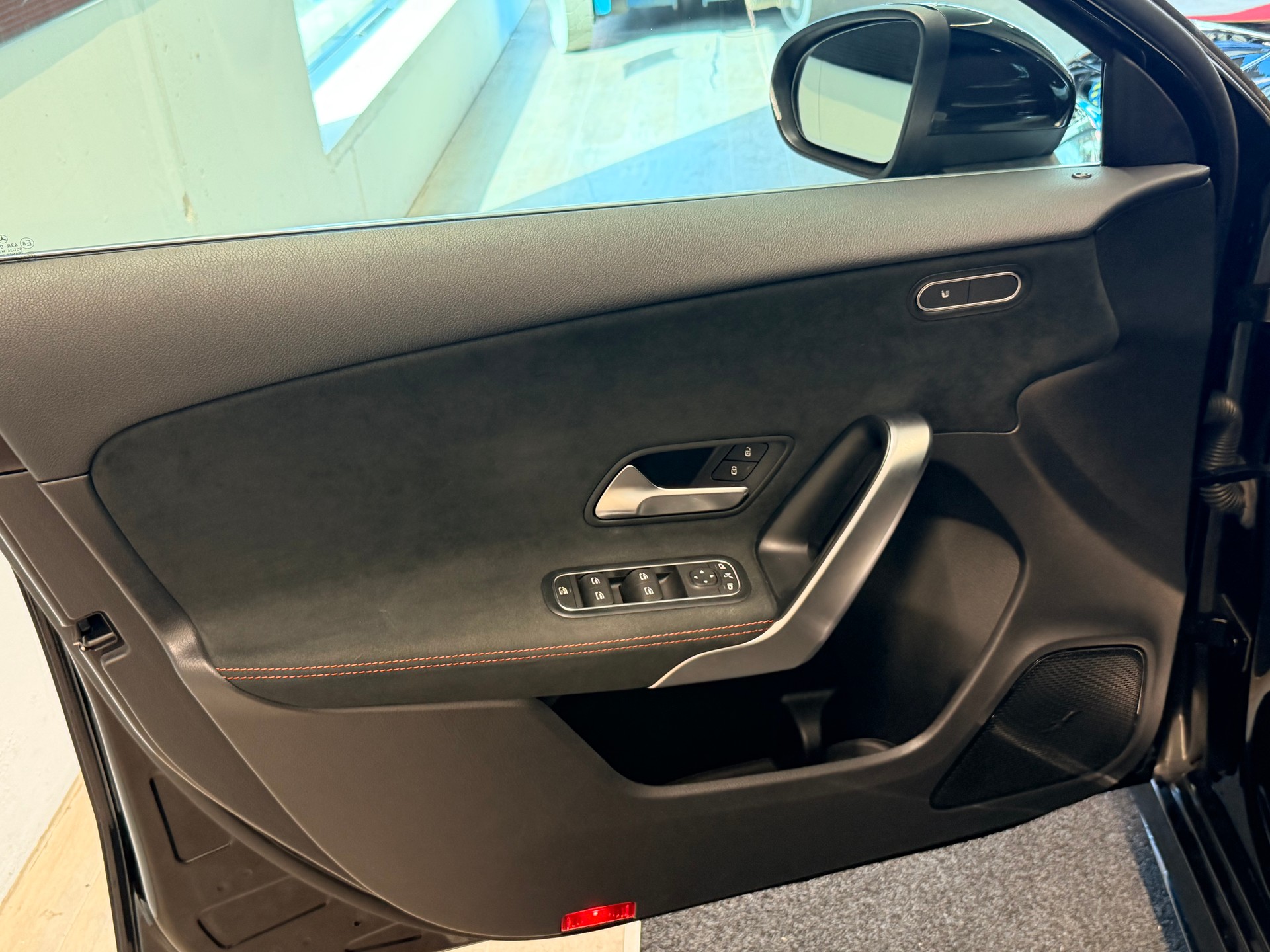 MERCEDES-BENZ A 200 AMG Line 7G-DCT-image-11
