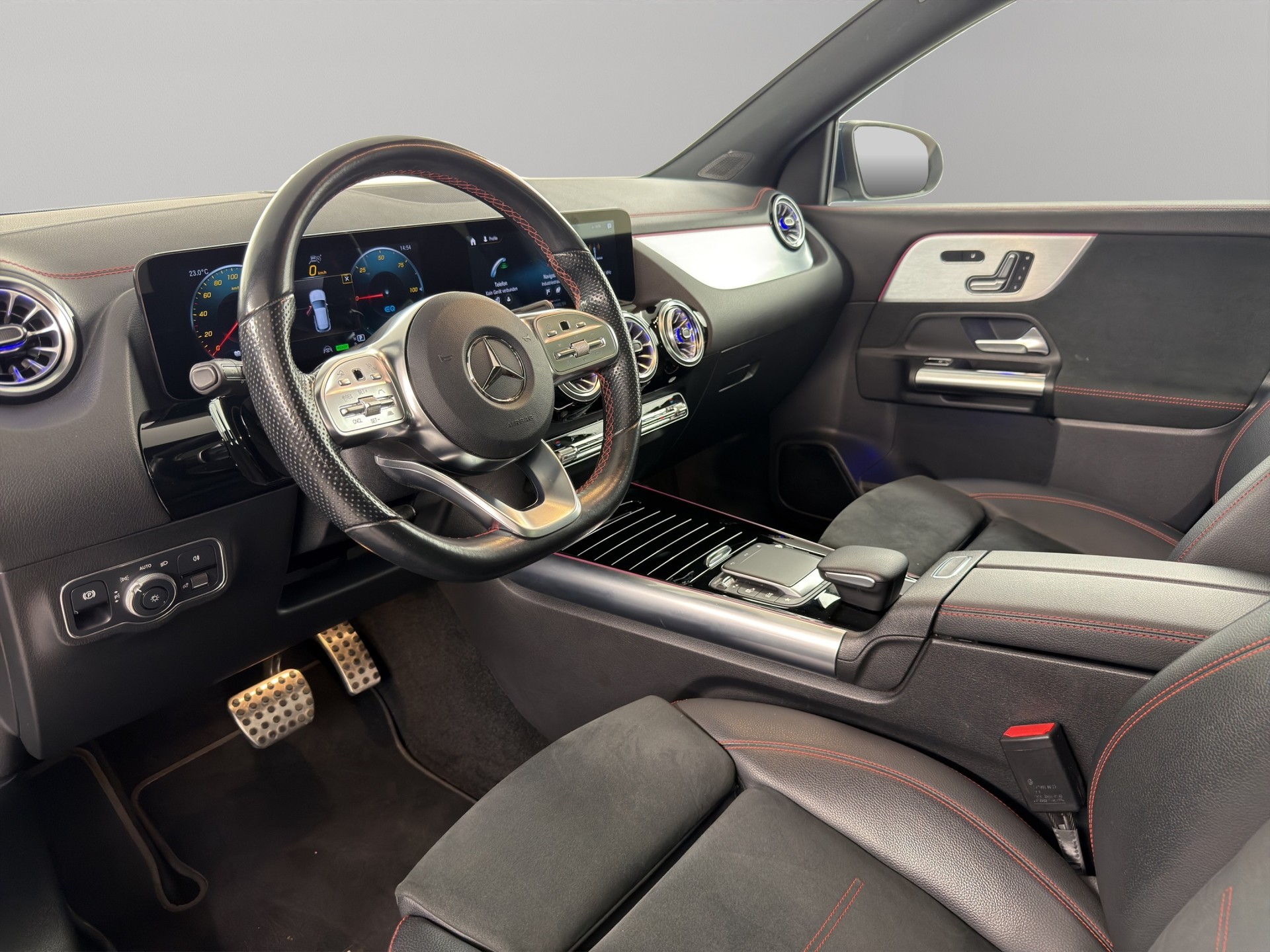 MERCEDES-BENZ EQA 300 AMG Line-image-11